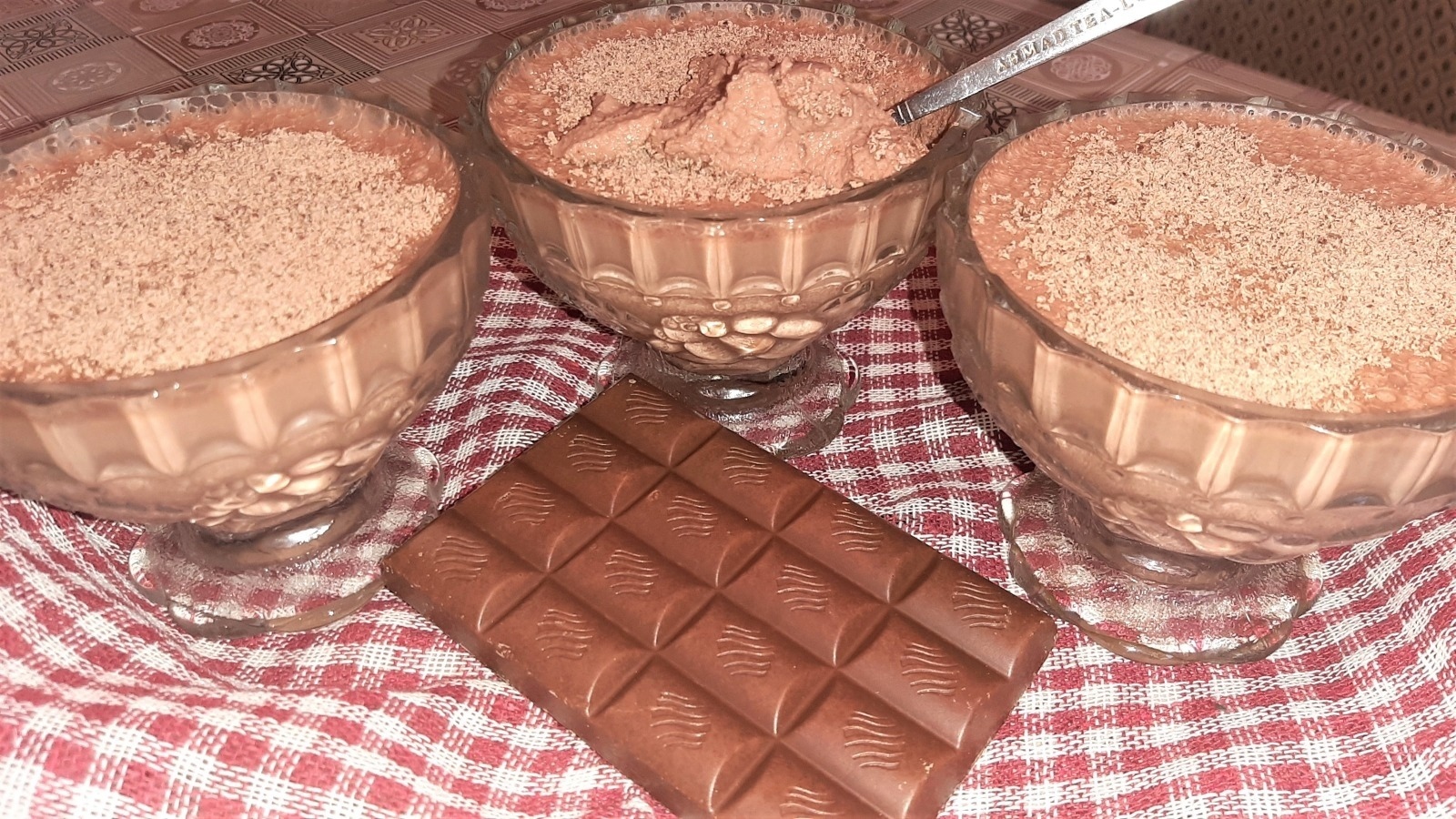 Десерт из ряженки и желатина с какао