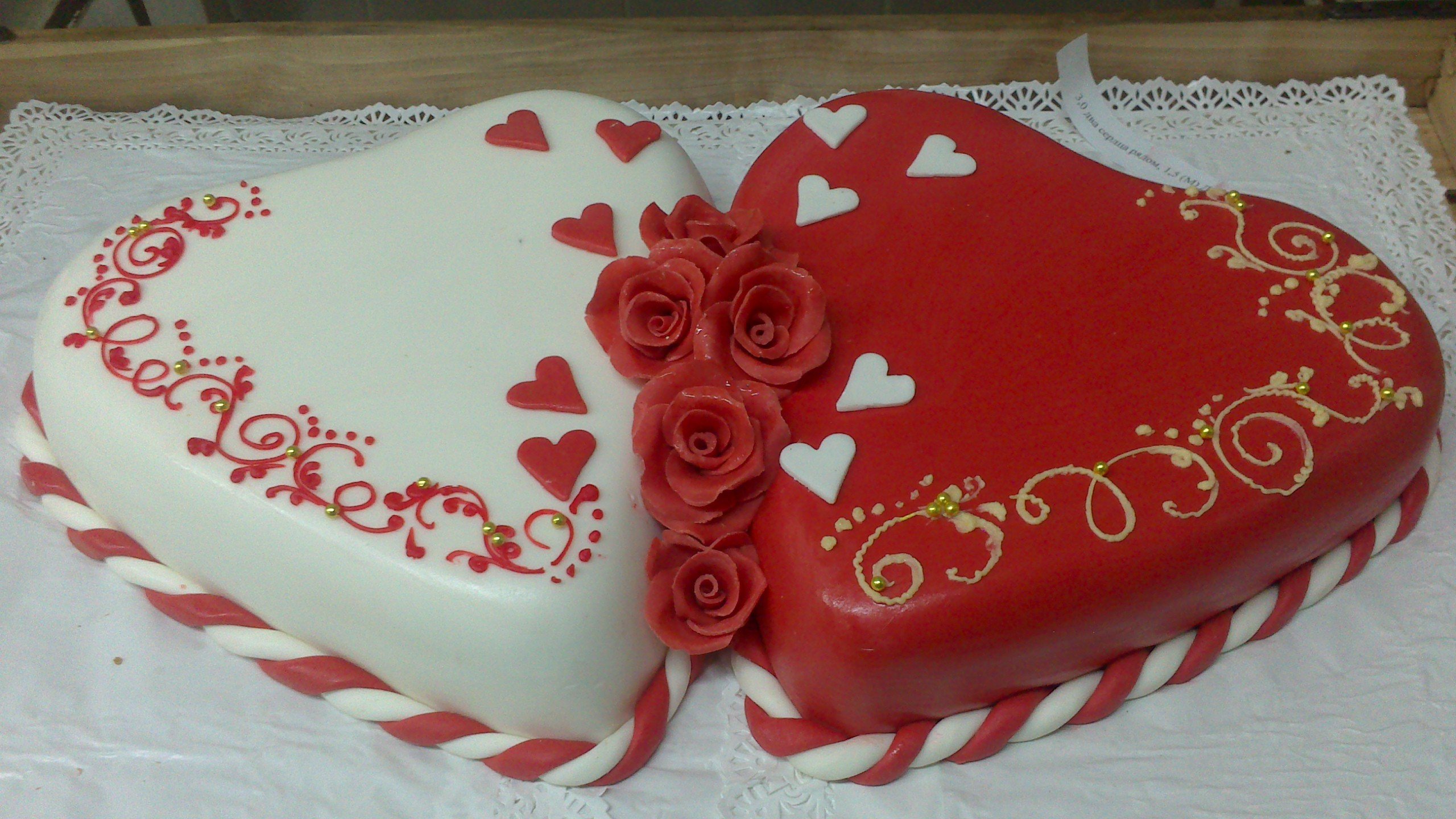 Торт на свадьбу в виде сердца