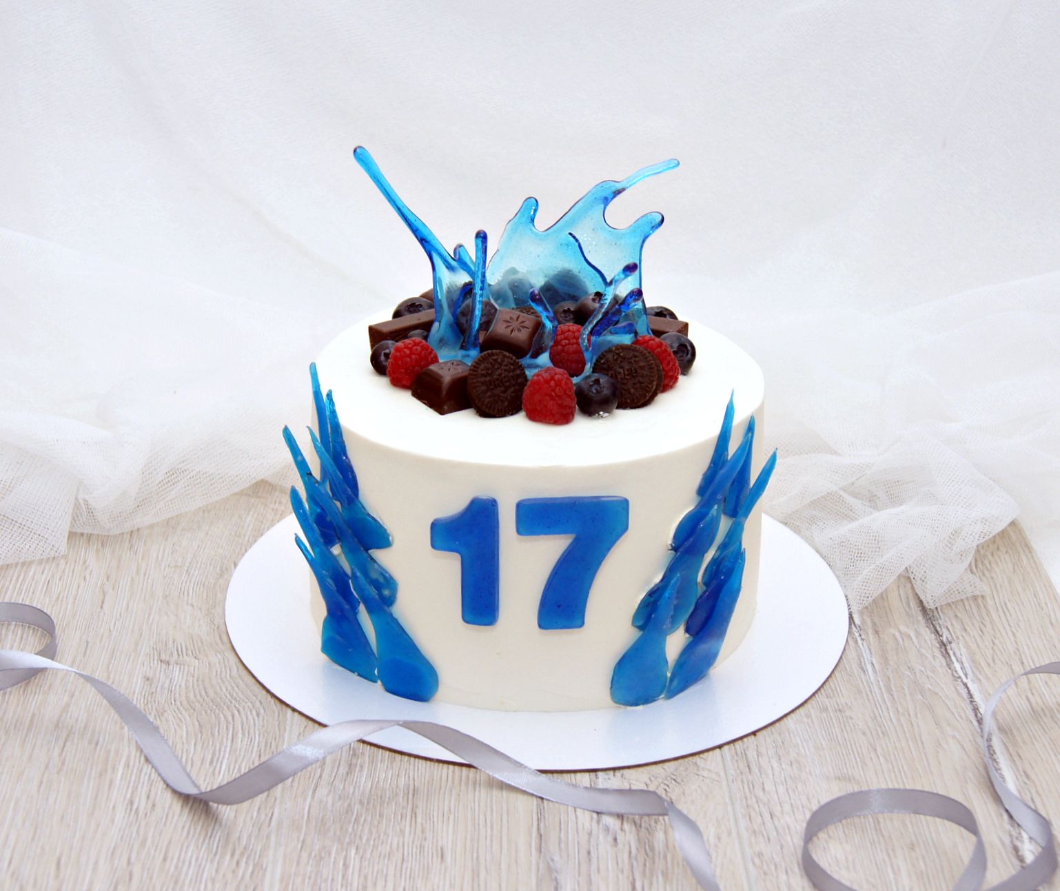 Декор торта на 17 лет мальчику