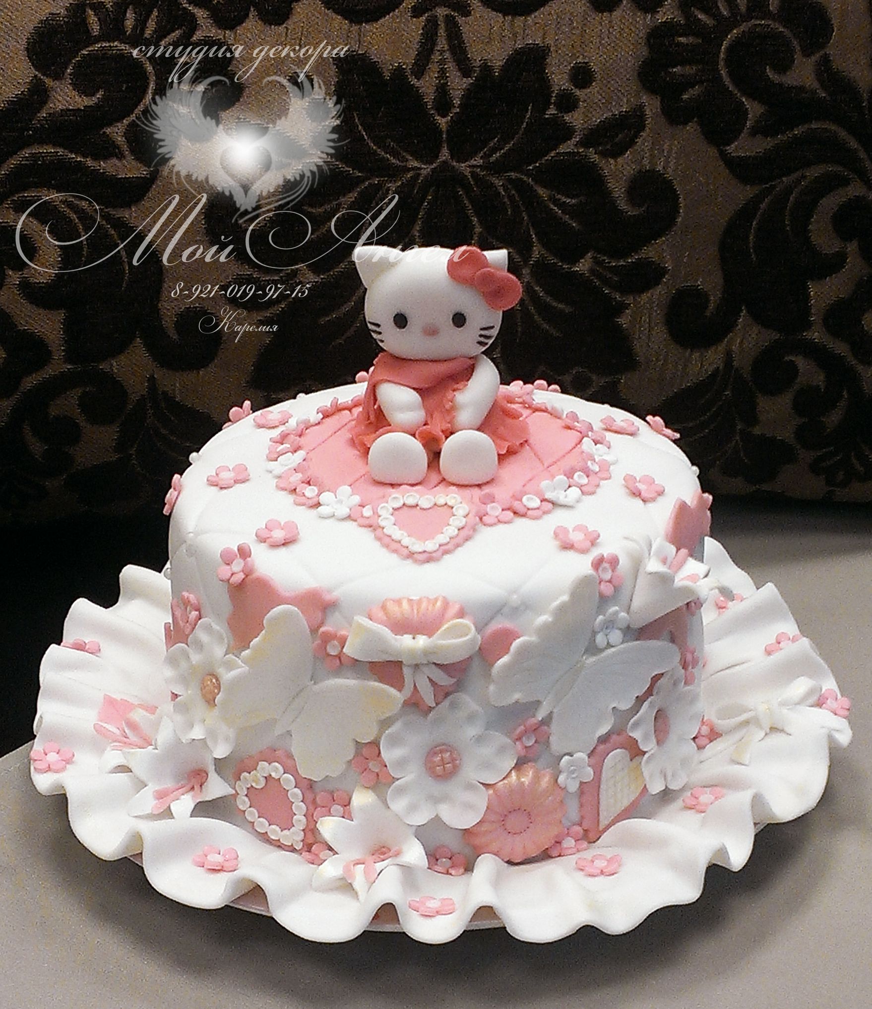 Фото hello Kitty торта в страшном костюме