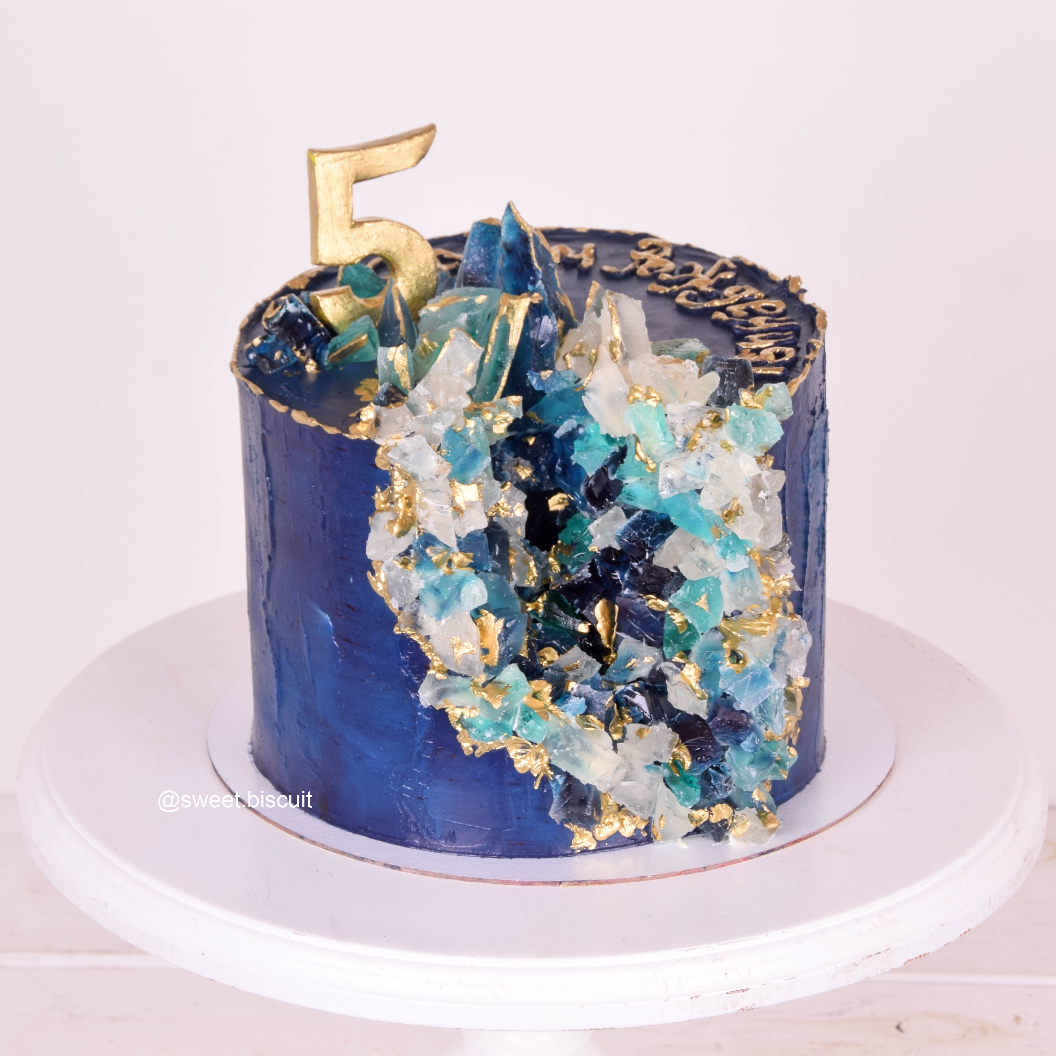 Торт с голубыми кристаллами
