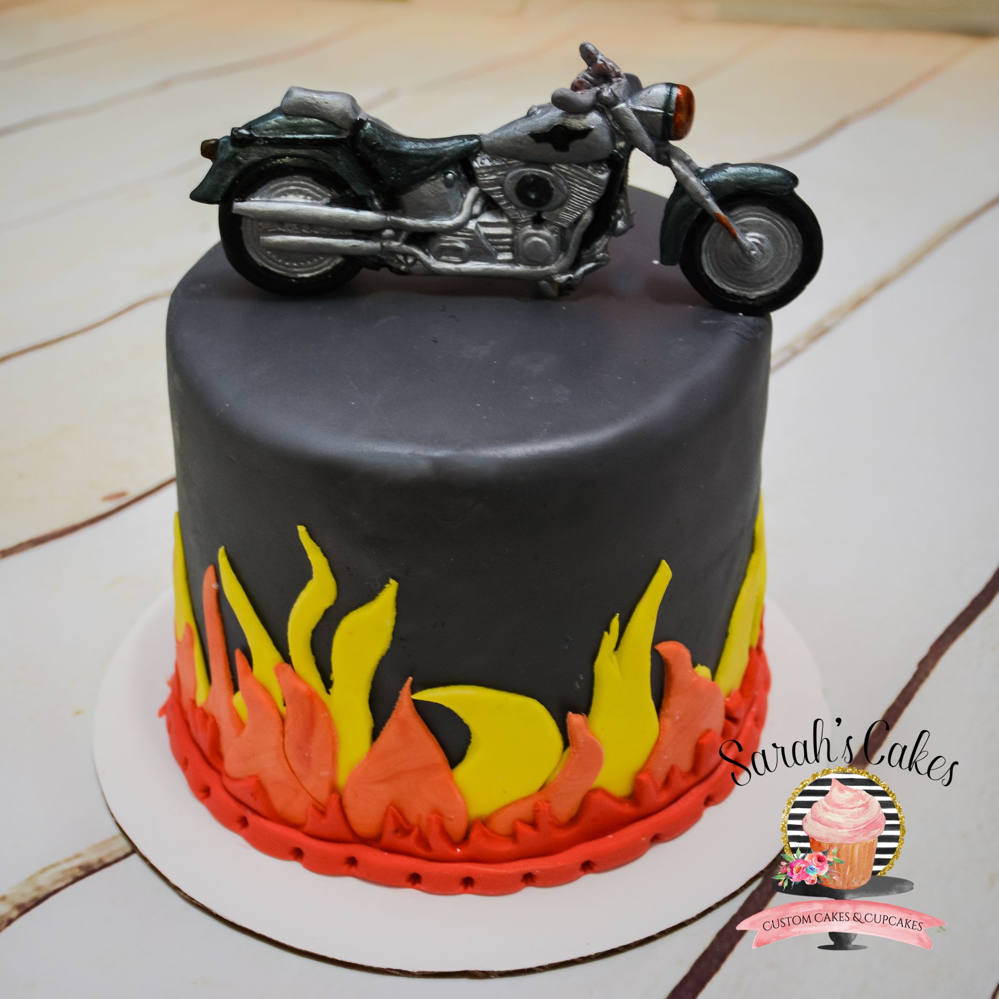 Торт для байкера с мотоциклом