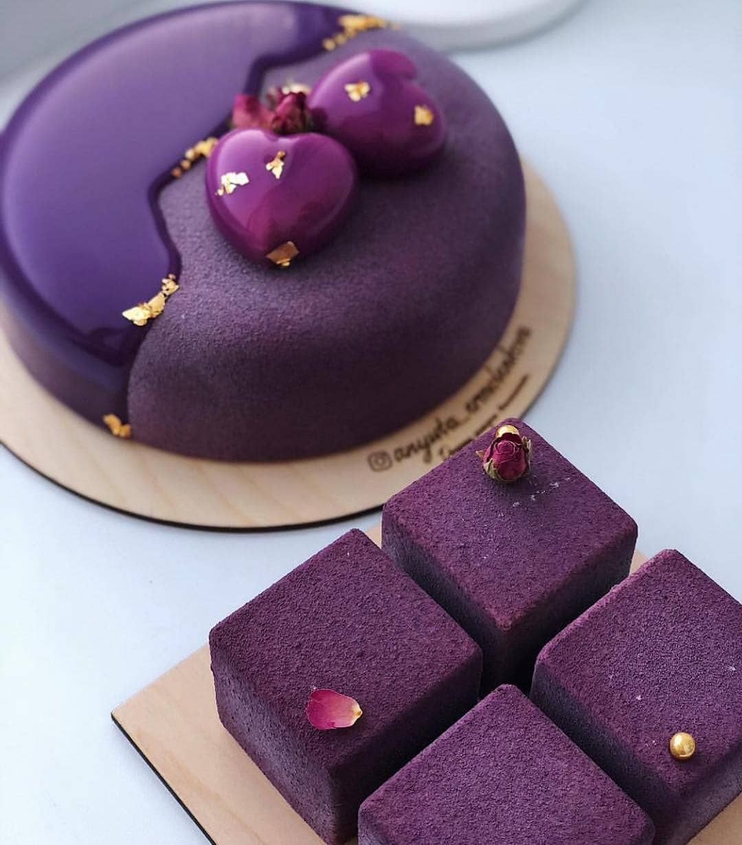 Фиолетовые муссовые пирожные