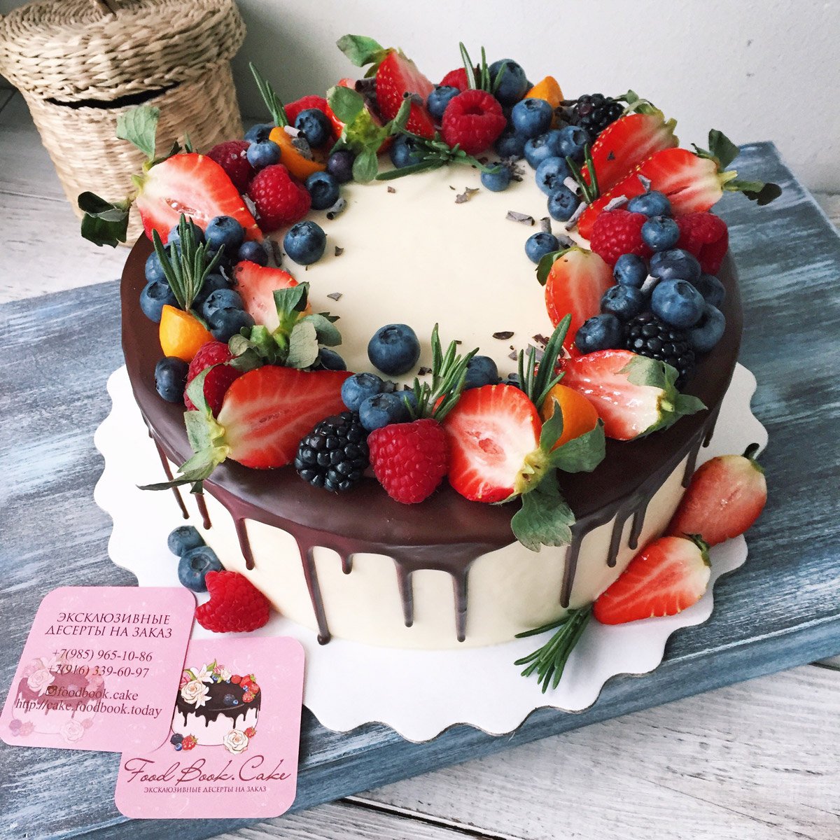 украшение торта ягодами и фруктами фото