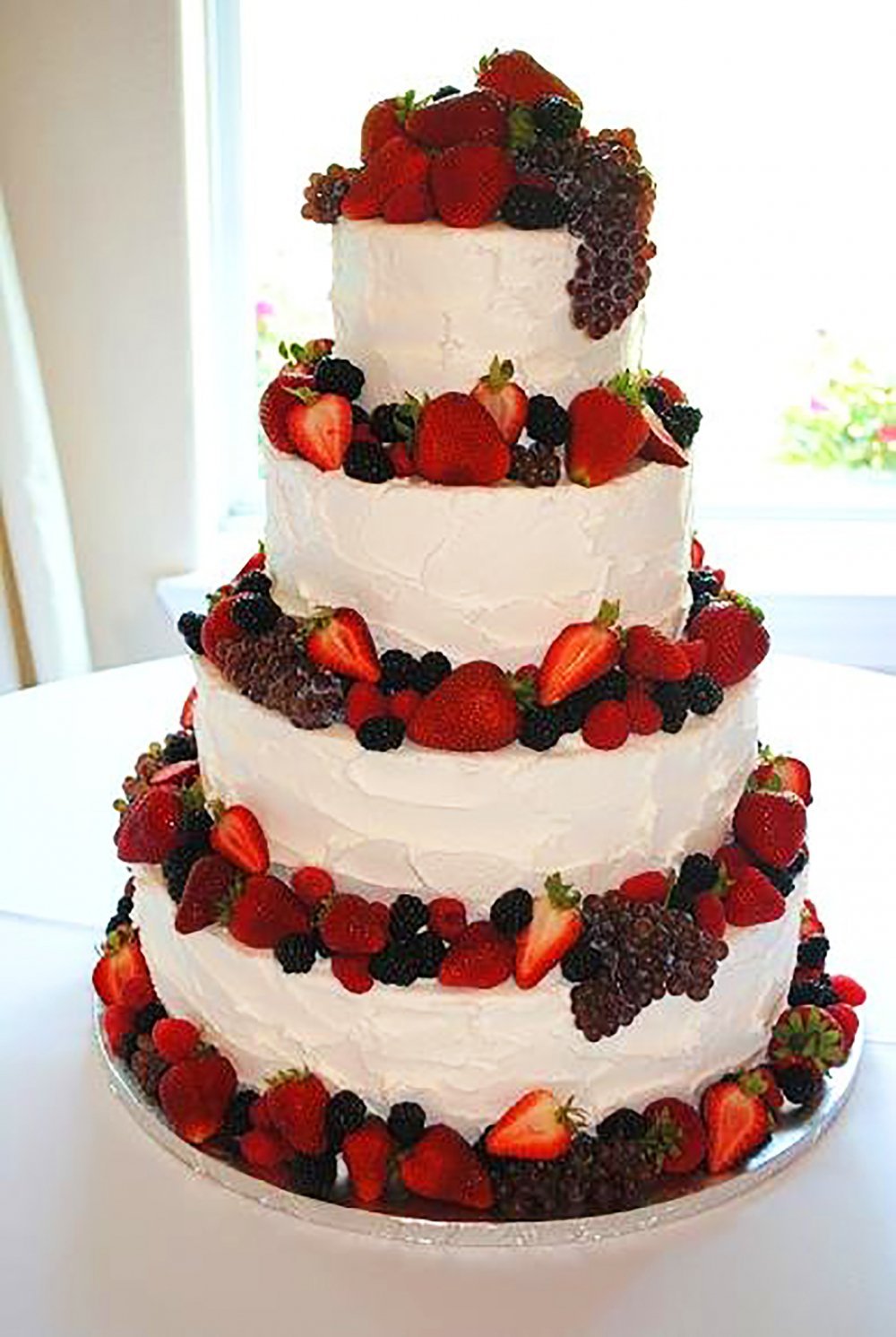 Свадебный торт трехъярусный