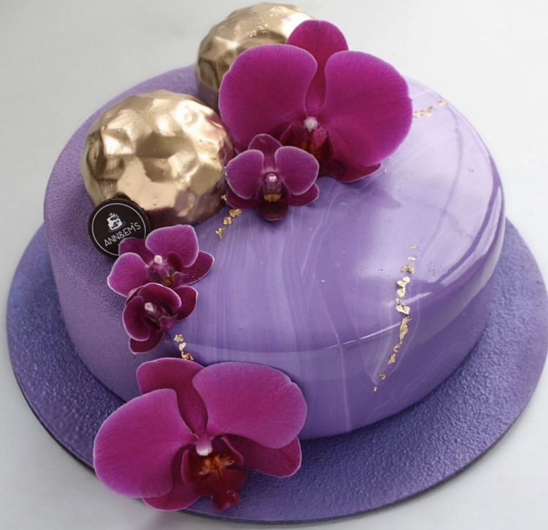 Муссовый торт с орхидеями