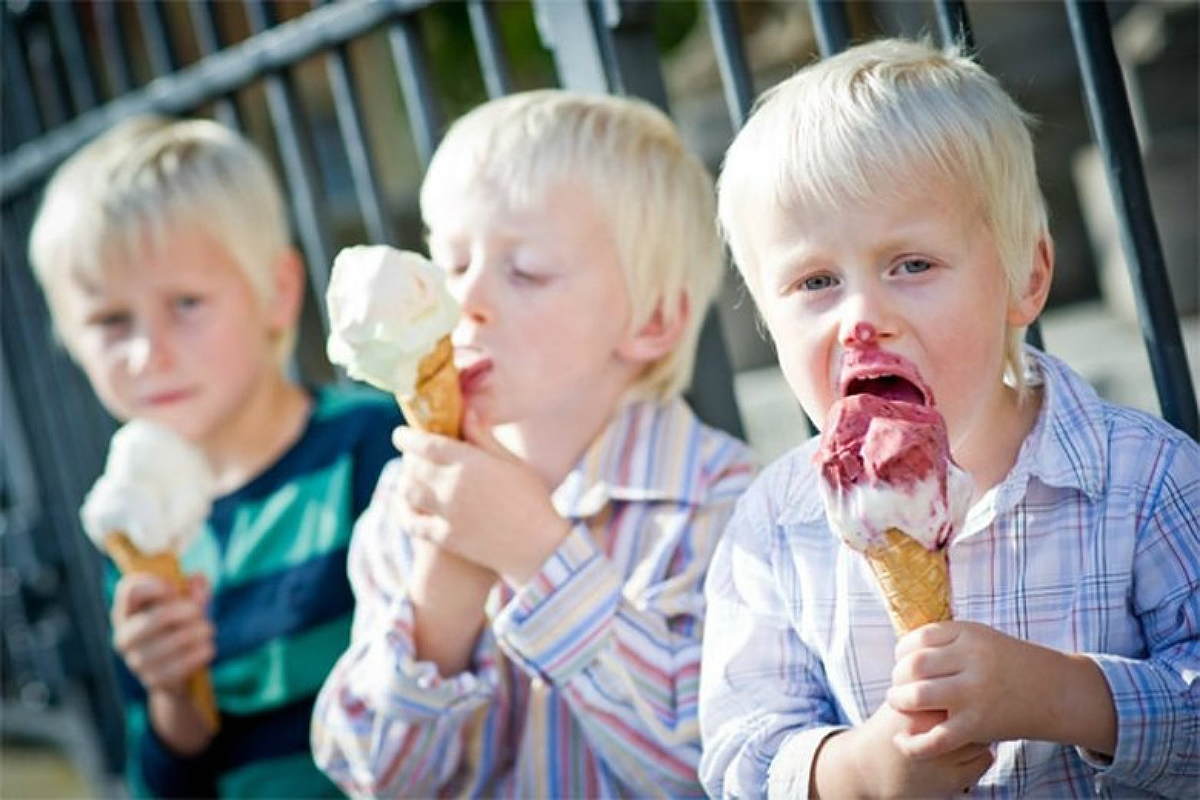 Ребенок в мороженом