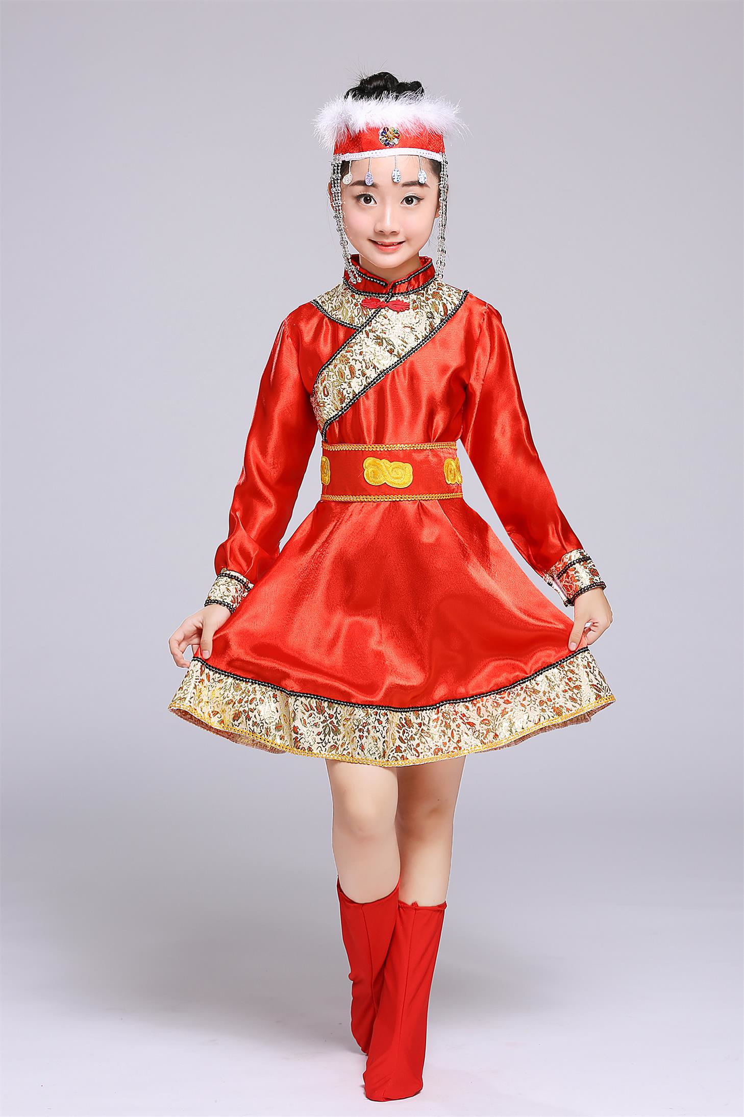 Монголка в национальном костюме