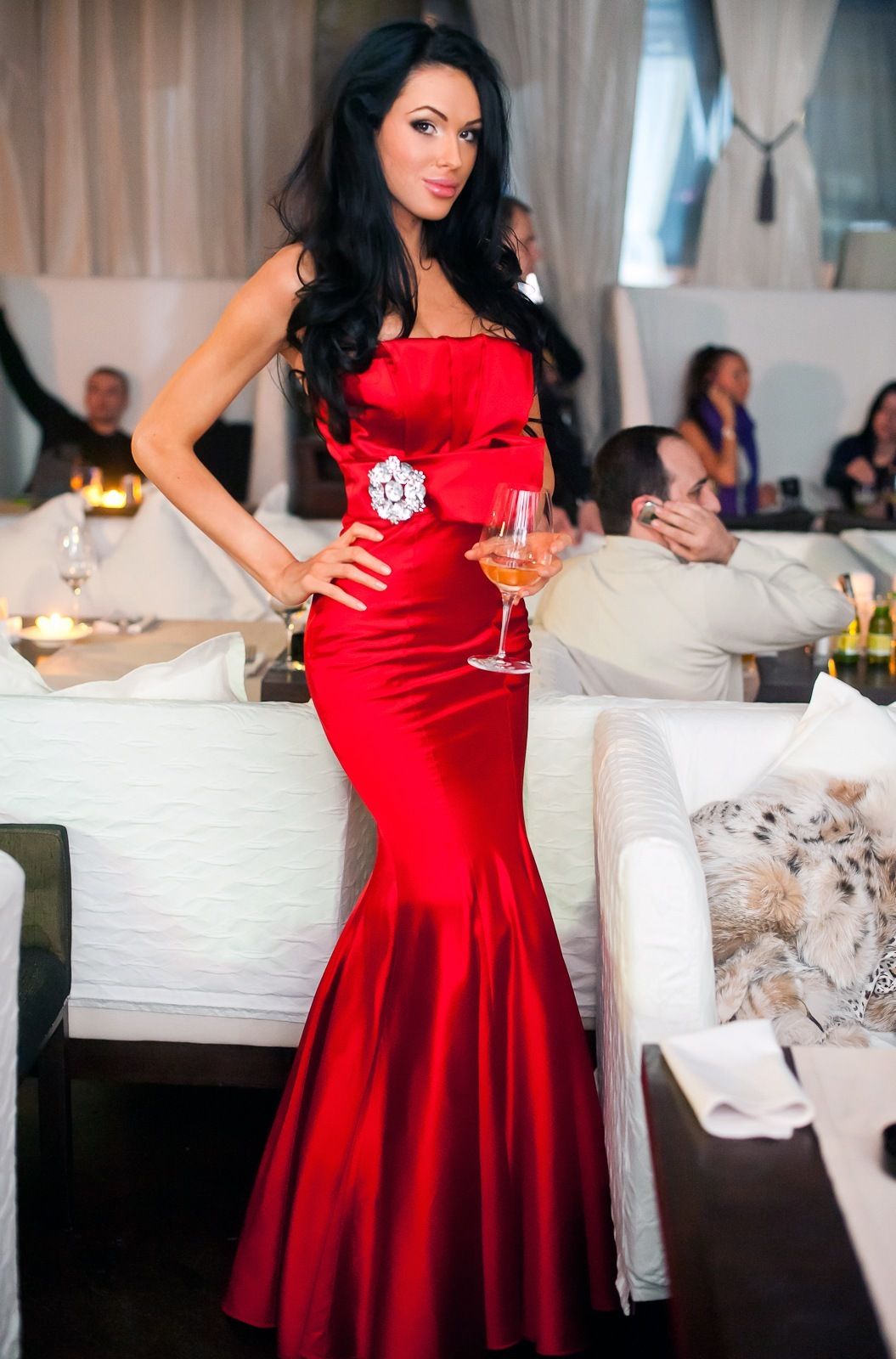 Олеся Малинская в Красном платье