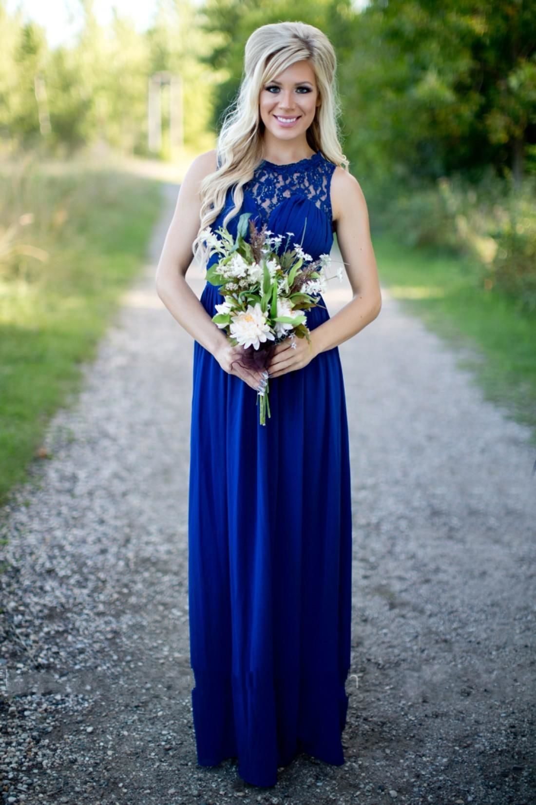 Невеста в синем платье