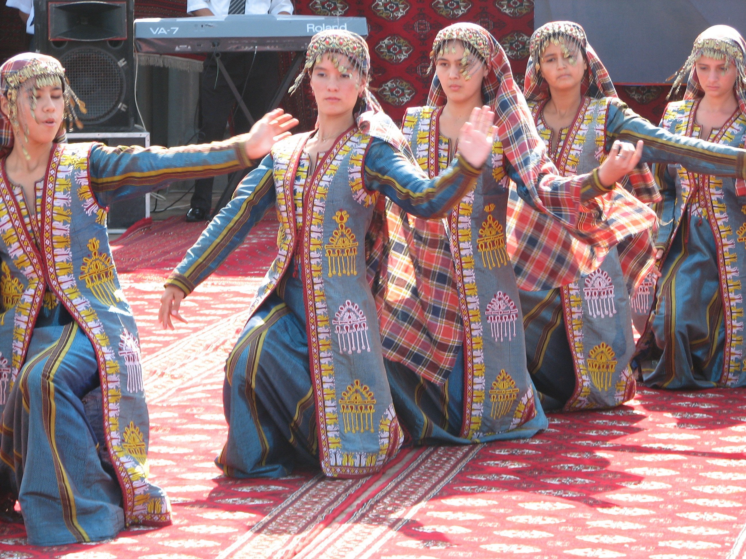 Национальный одежда Туркменистан ИЧМЕК