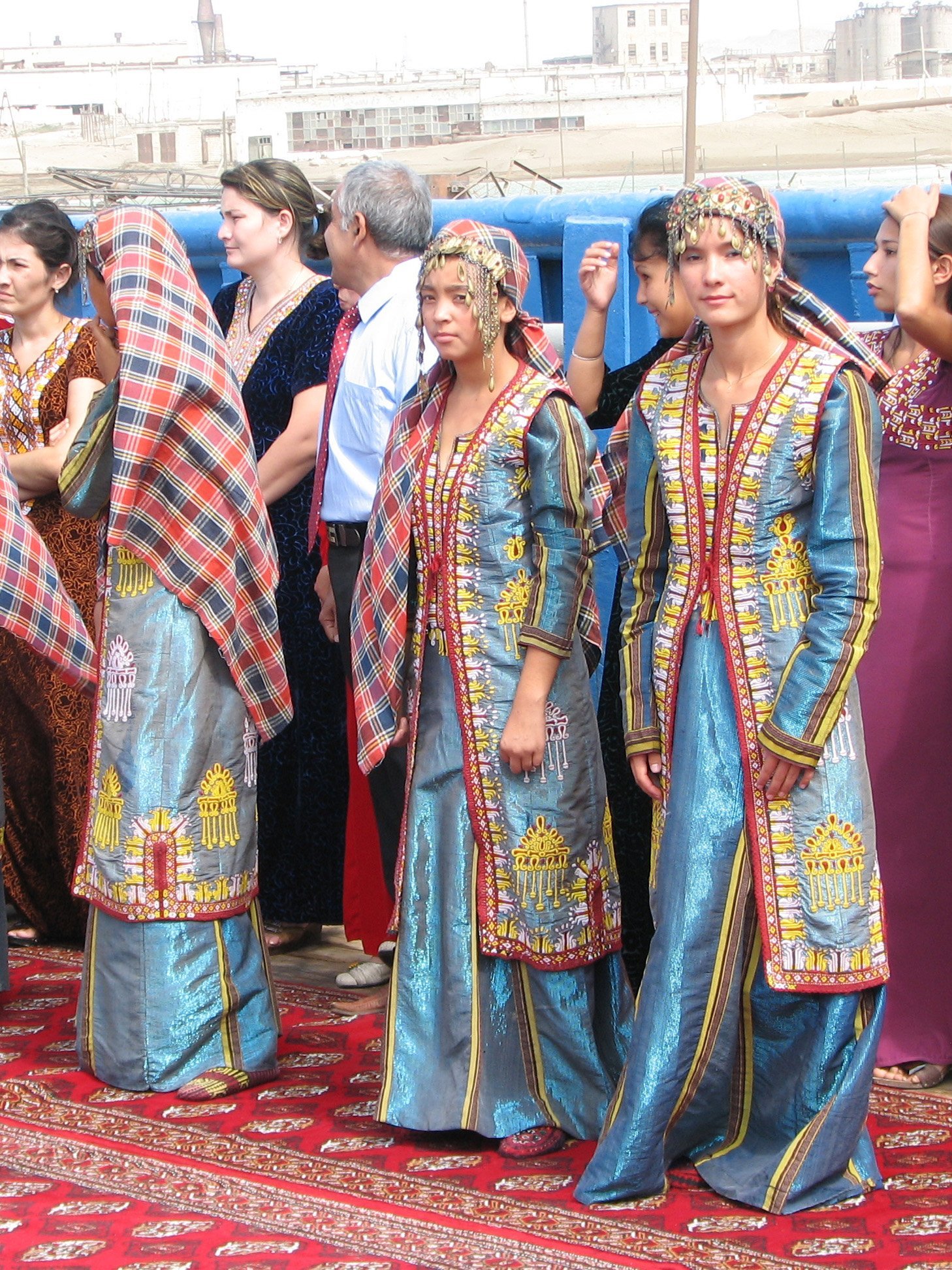 Национальный одежда Туркменистан ИЧМЕК