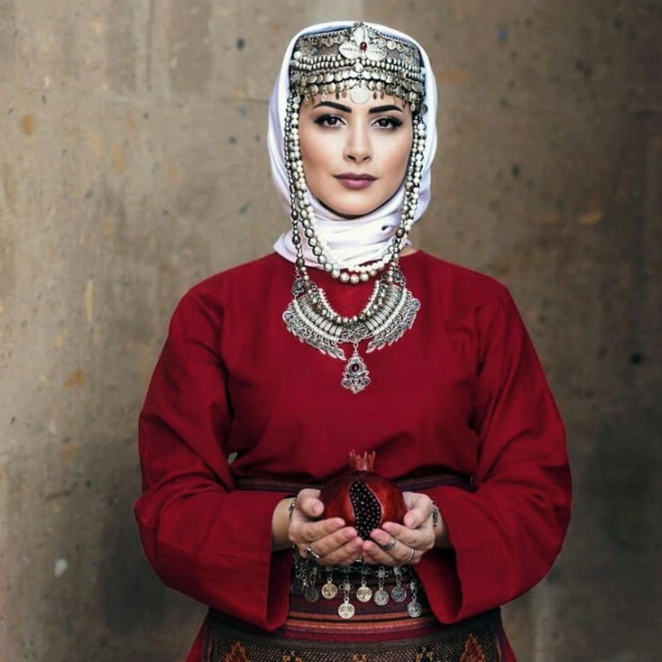Армянский национальный костюм Сюник