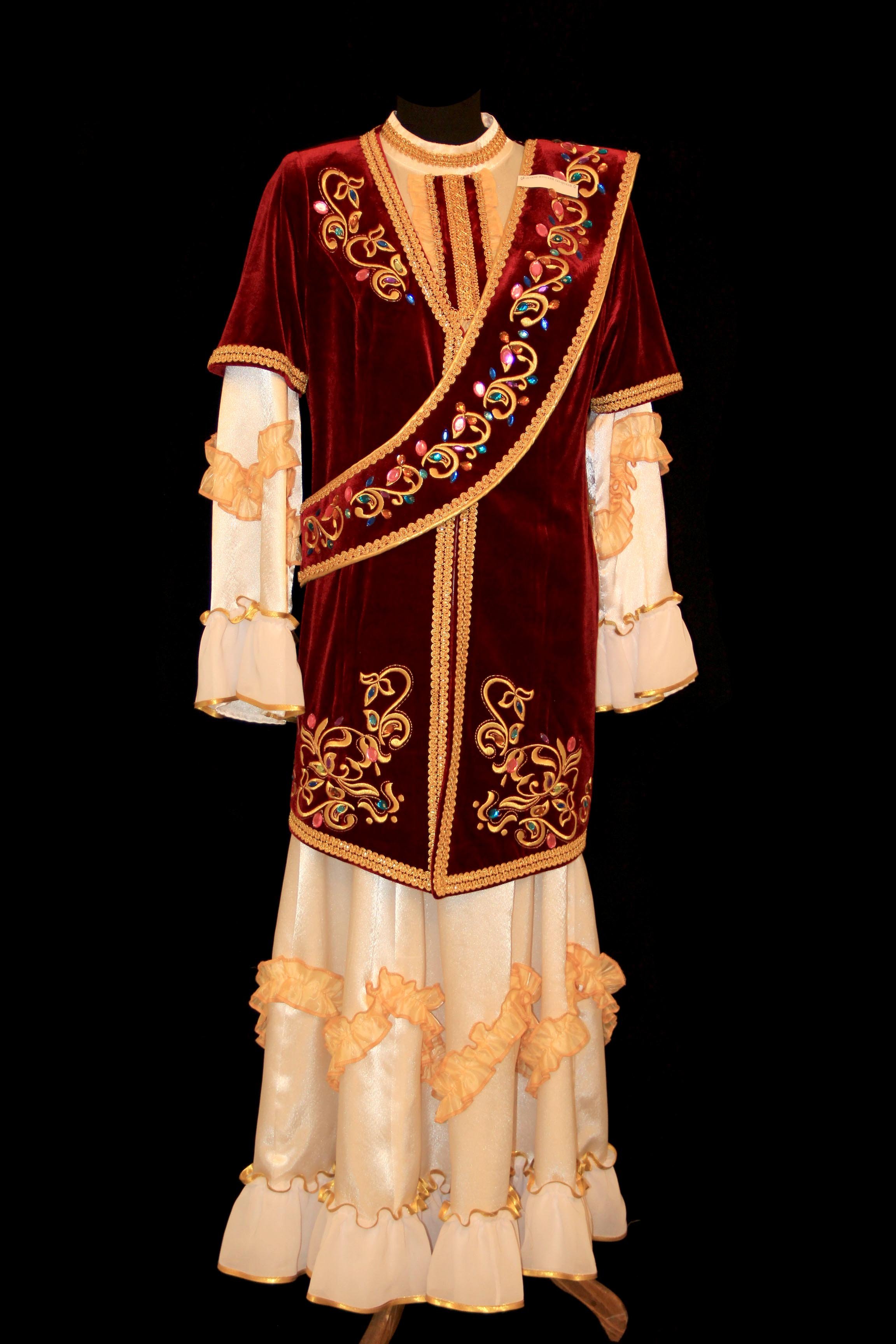 Национальный национальный костюм Татаров мужской