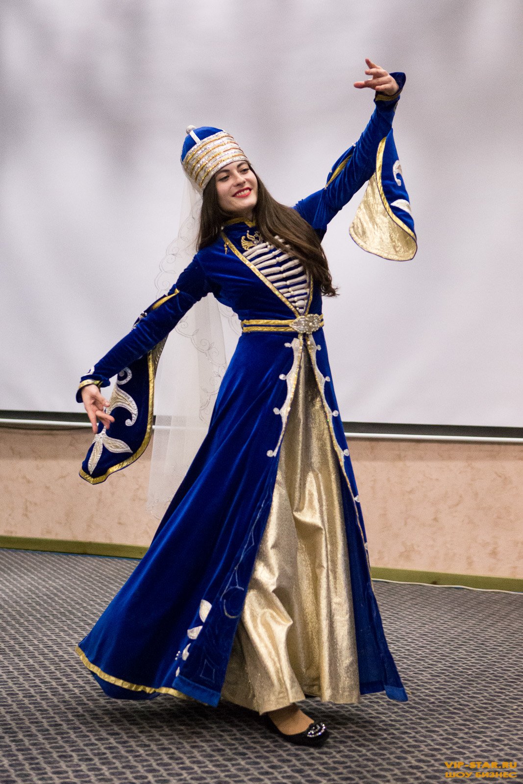 Адыгейский национальный костюм черкешенка