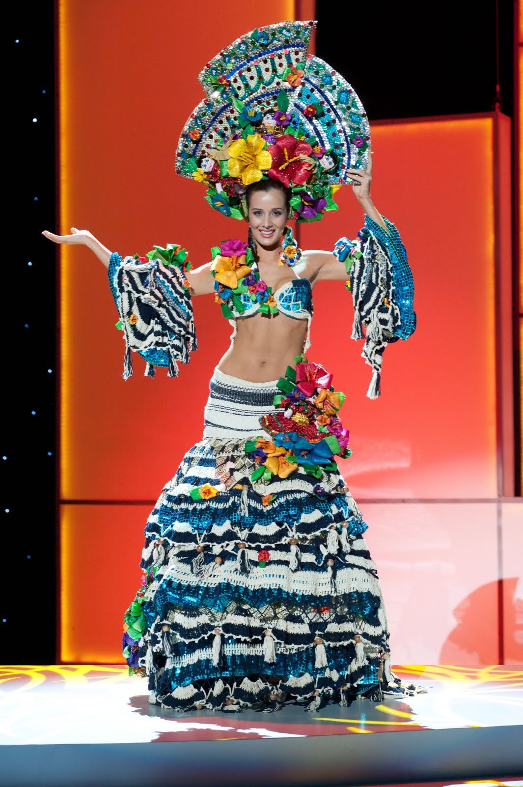 Национальный костюм Америки на Мисс Вселенная