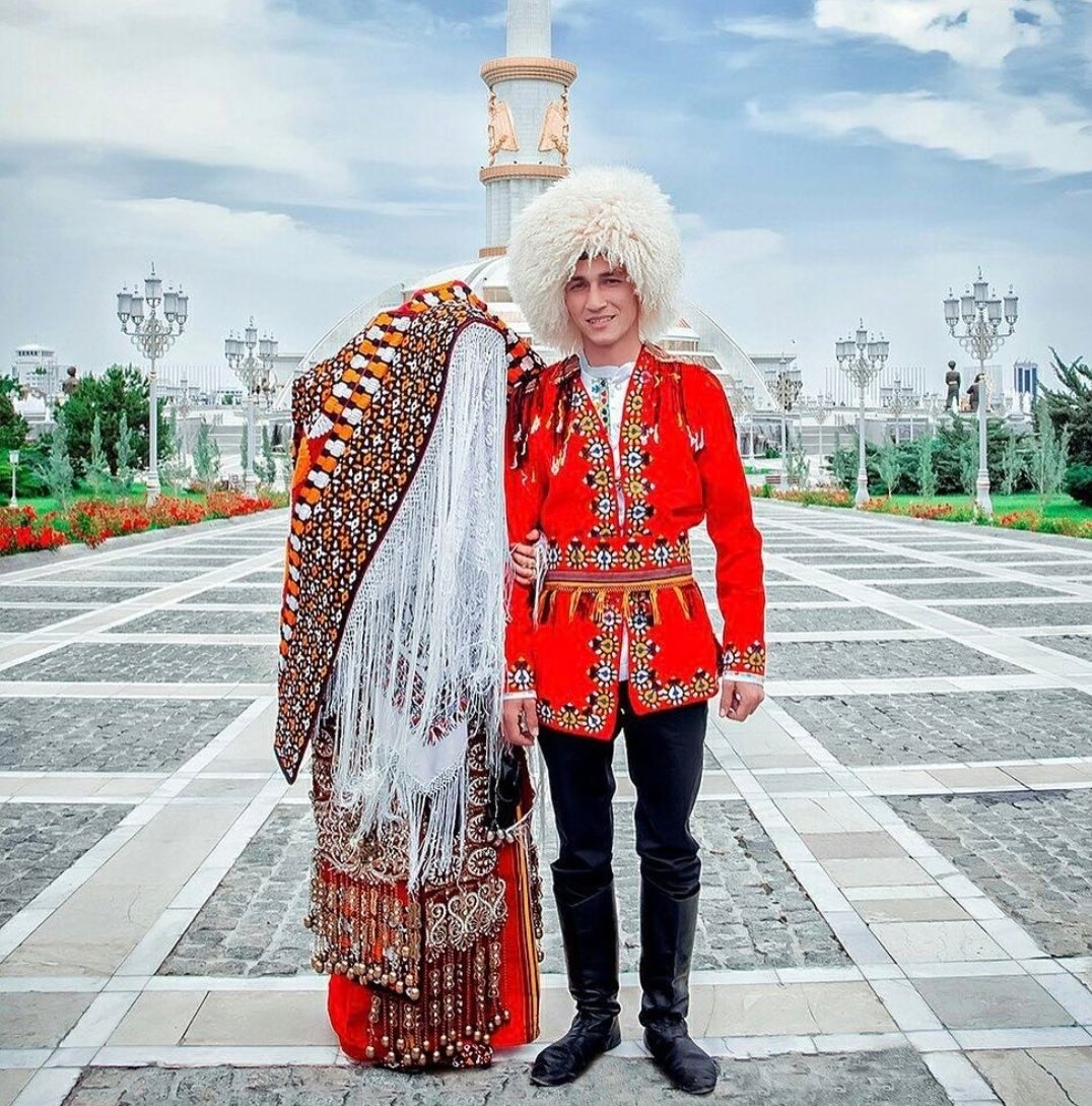 Национальный наряд невест Туркмении
