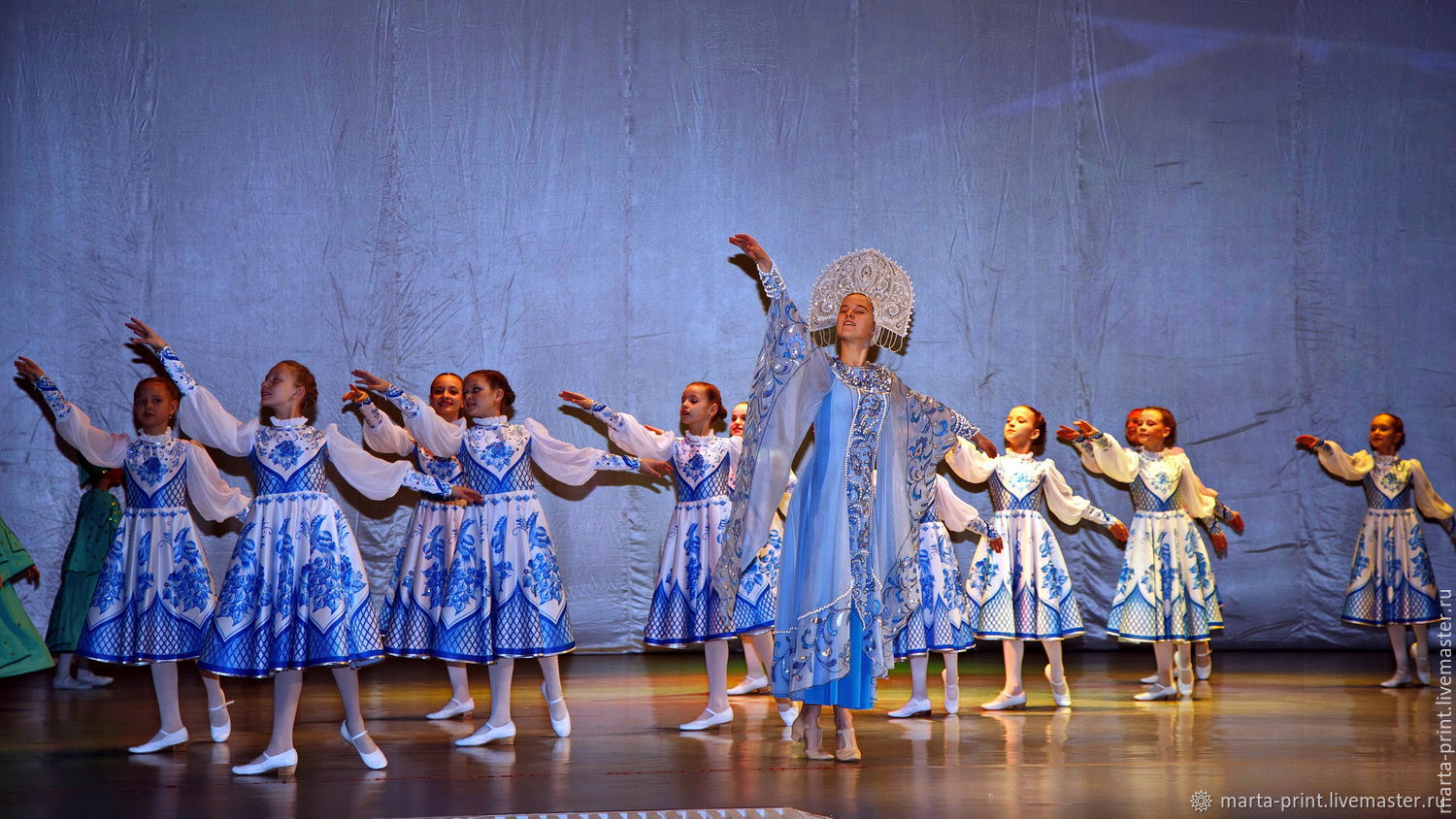 Русский народный костюм танцевальный Гжель