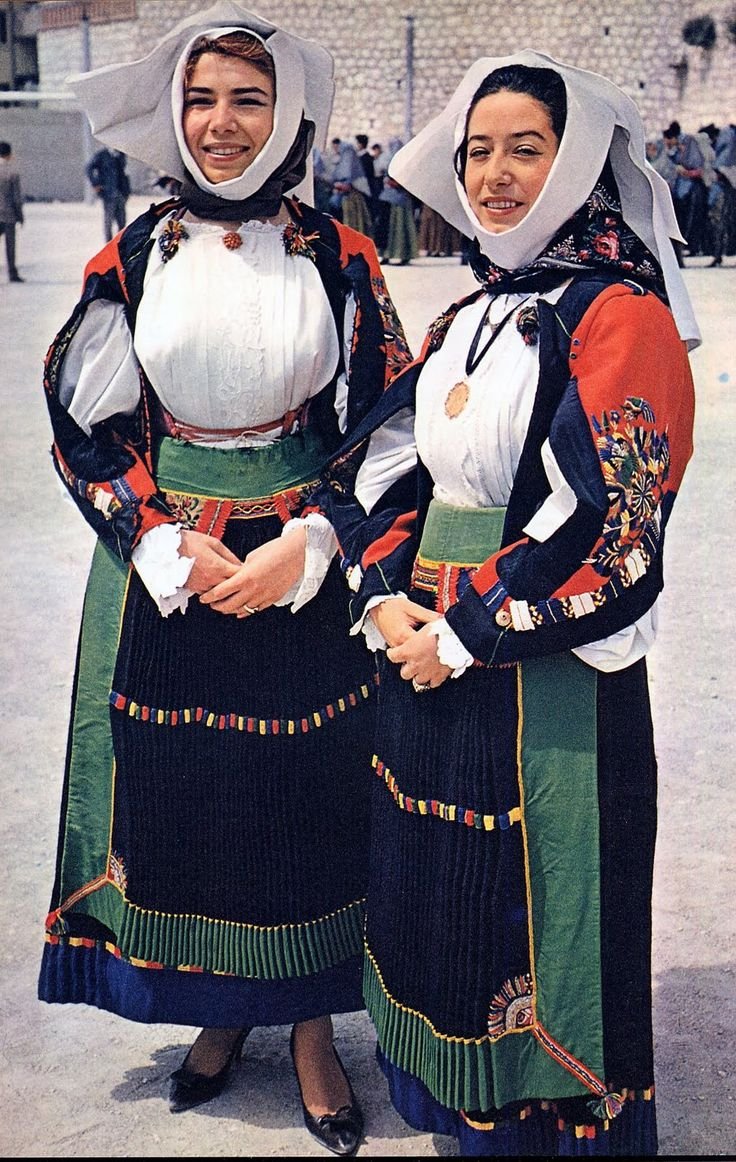 Национальный женский костюм Сан-Марино
