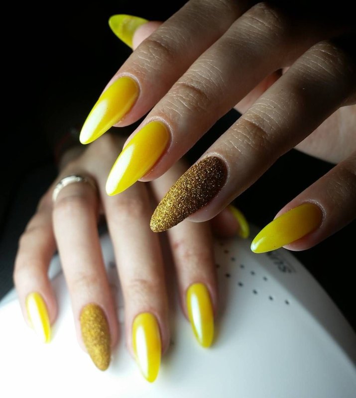 Неоновые желтые ногти