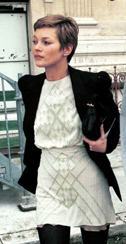 Кейт Мосс с короткой стрижкой в 90х