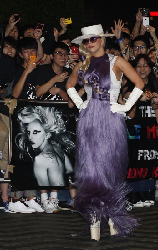 Леди Гага в платье из волос
