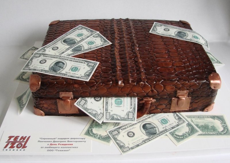 Торт чемодан с деньгами закрытый