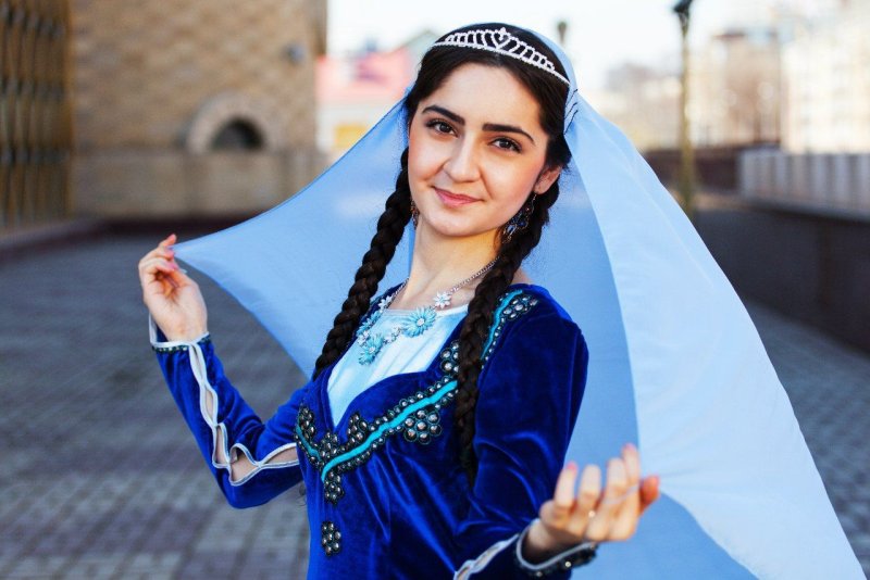 Национальный костюм азербайджанцев ( фото)