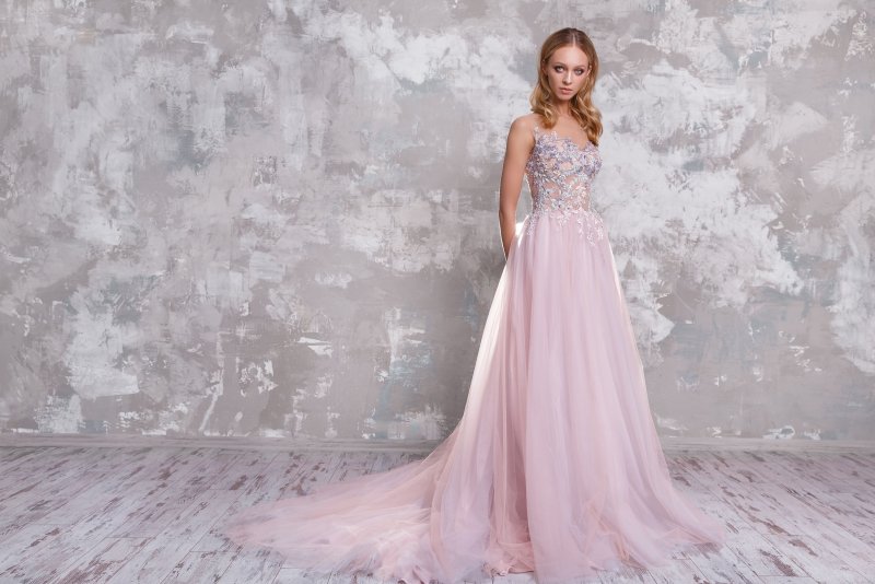 Нежное розовое свадебное платье