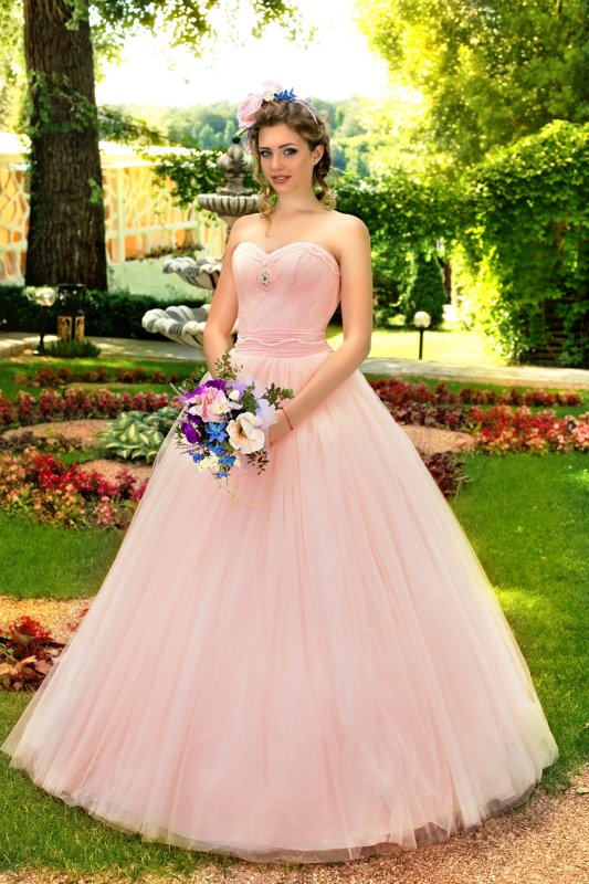 Свадебные платья розового цвета