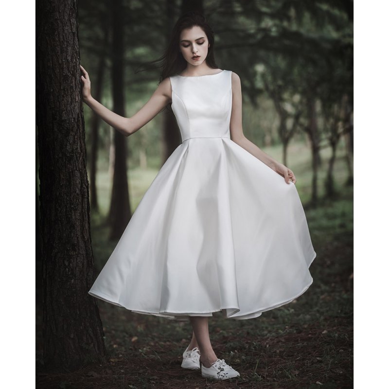 Белое платье по щиколотку