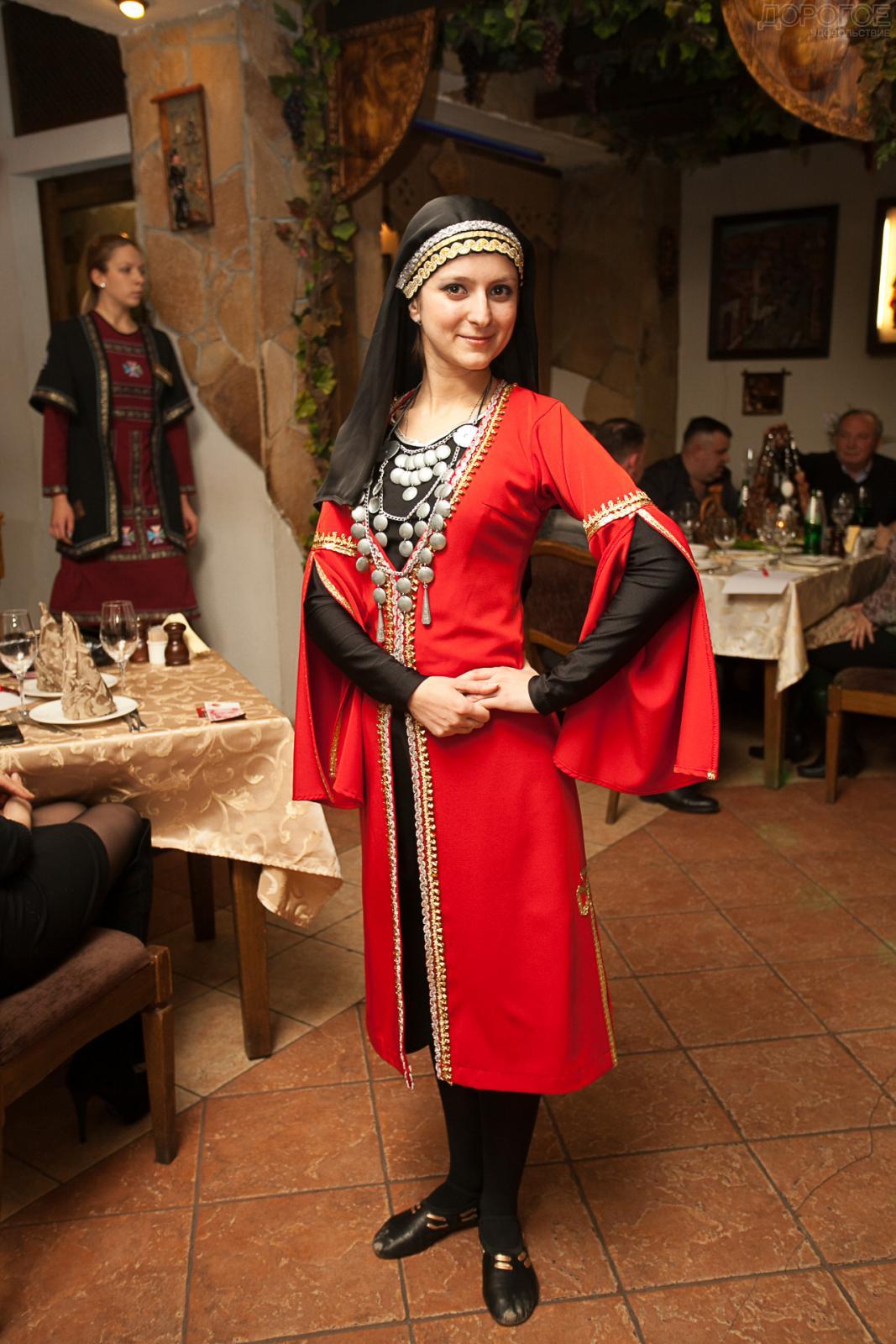 Грузинский костюм женский