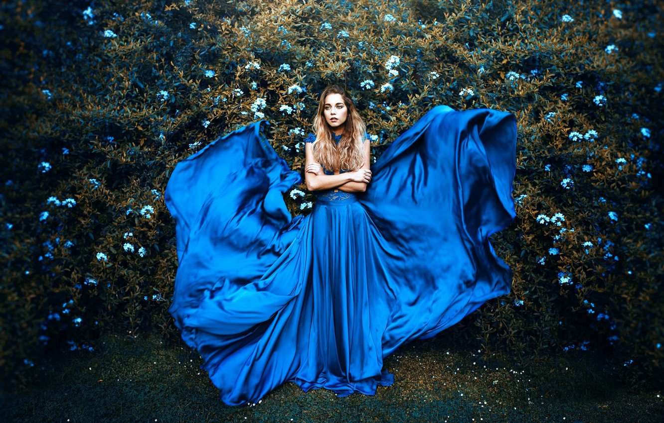 Фотосессия в синем платье