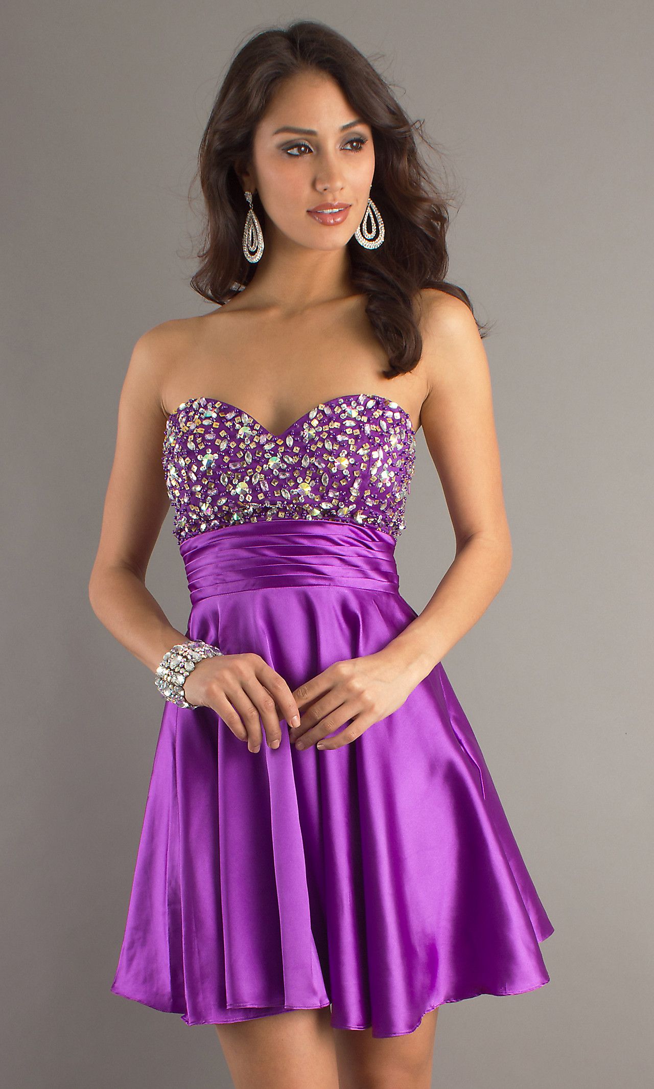 Фиолетовое платье короткое