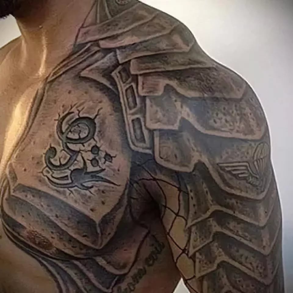 татуировки мужские на плече эскизы фото