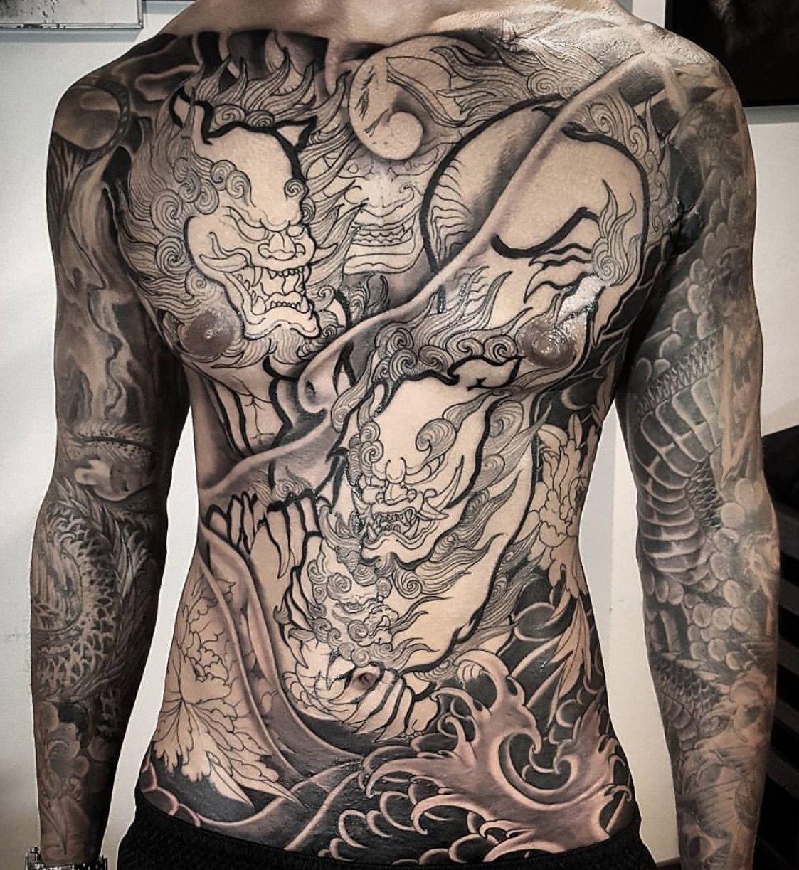 Татуировки японские черно белые на теле