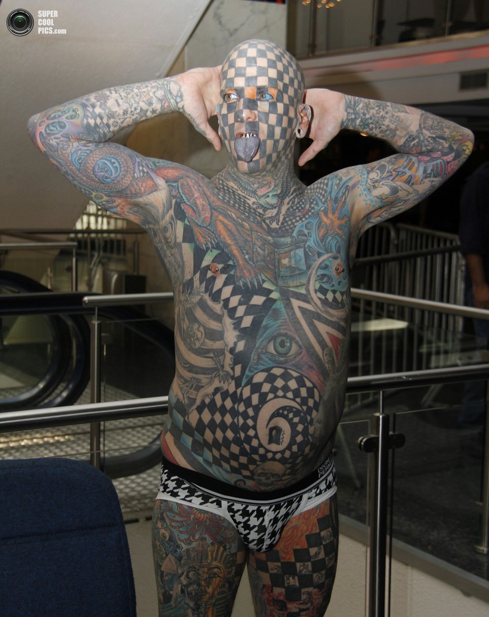 Татуировки по всему телу