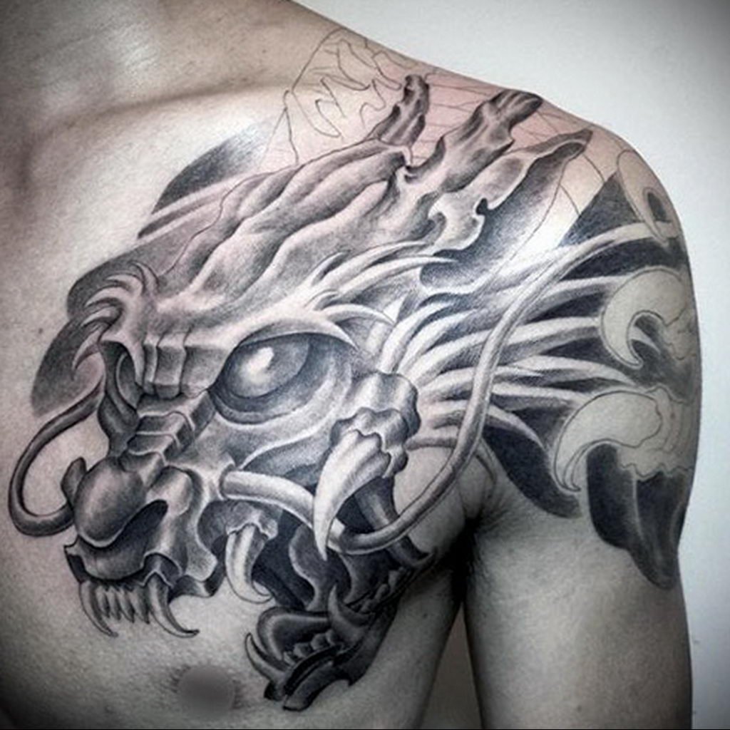 Татуировка дракона на грудине мужские