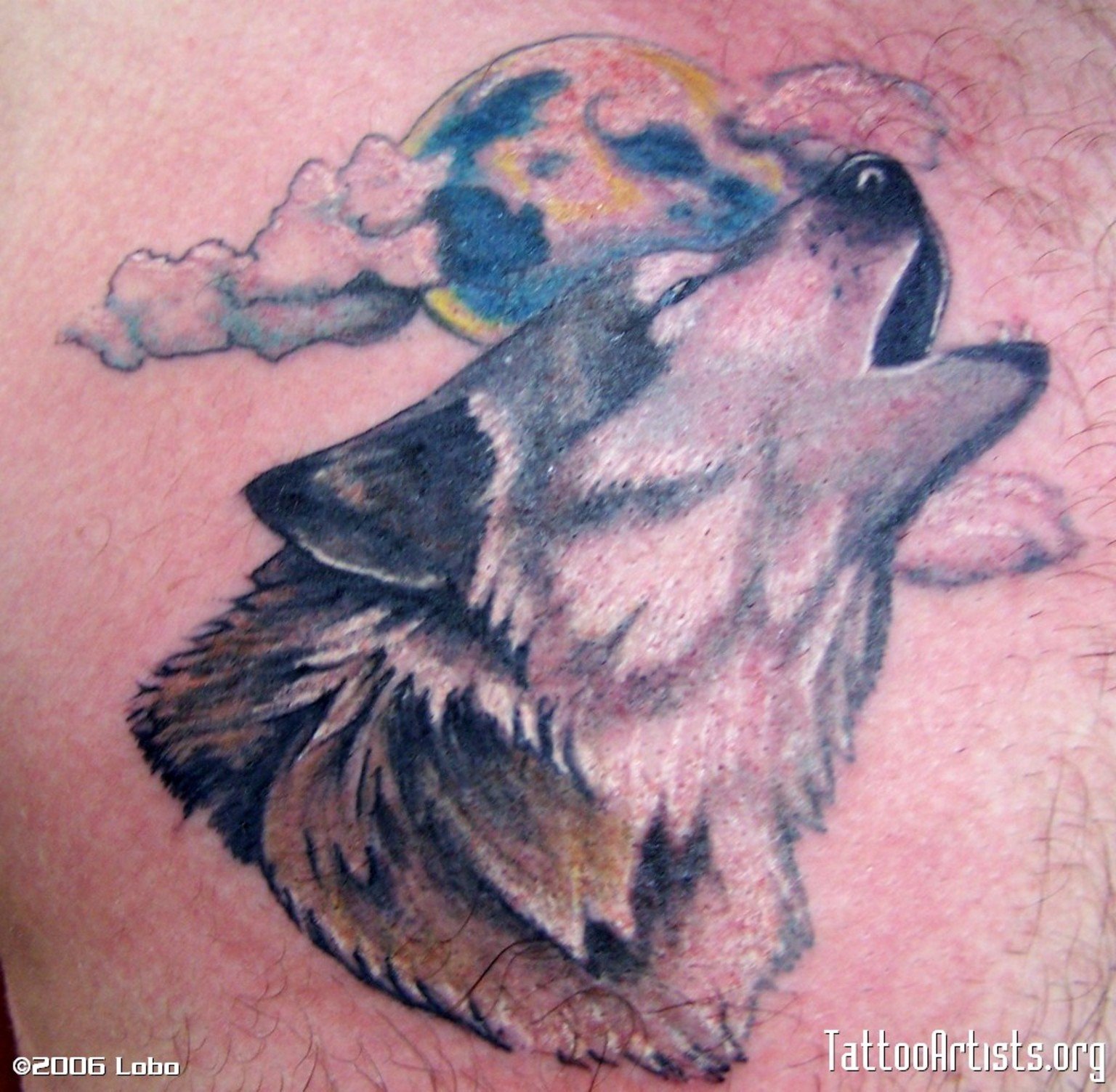 Волк воющий на луну тату маленькое