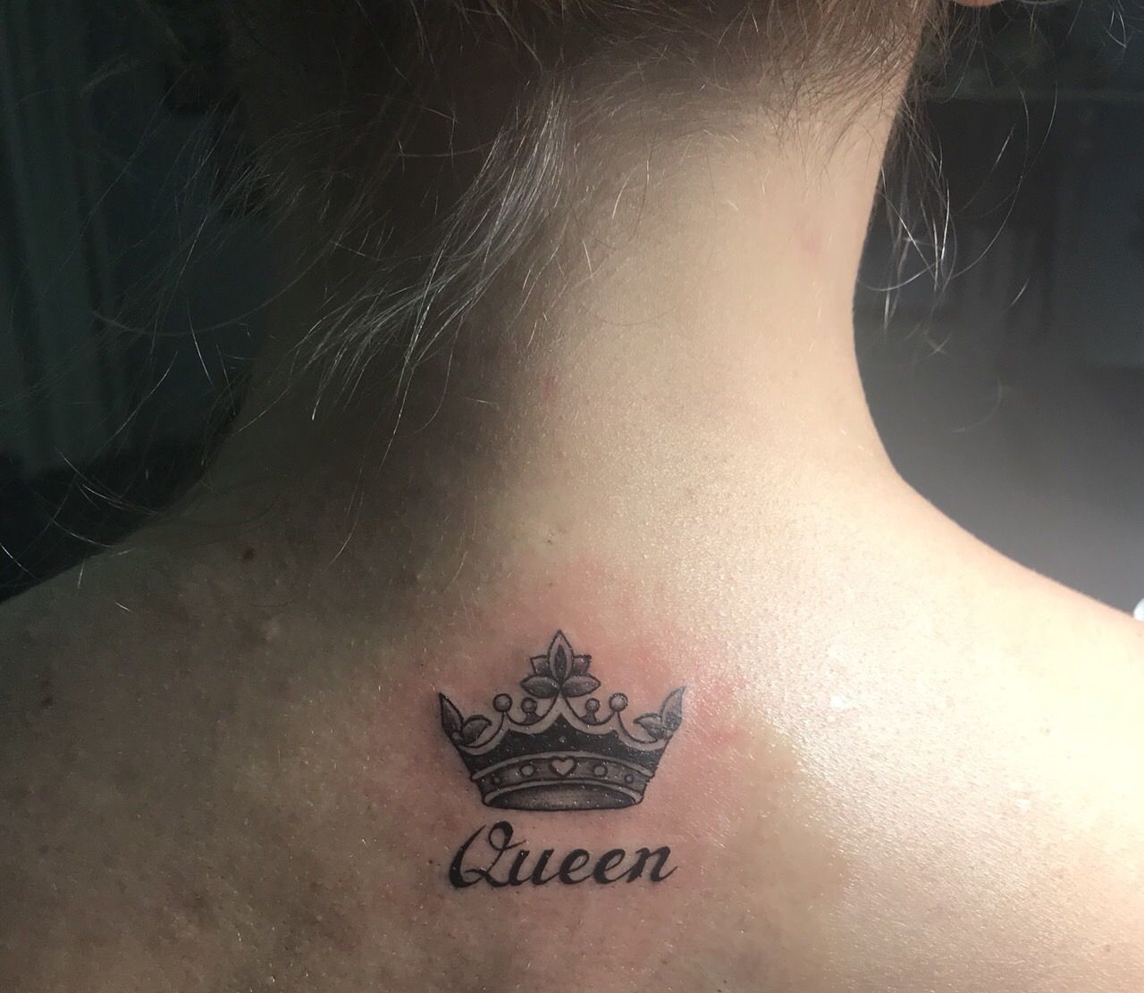 Татуировки для девушек на ключице корона