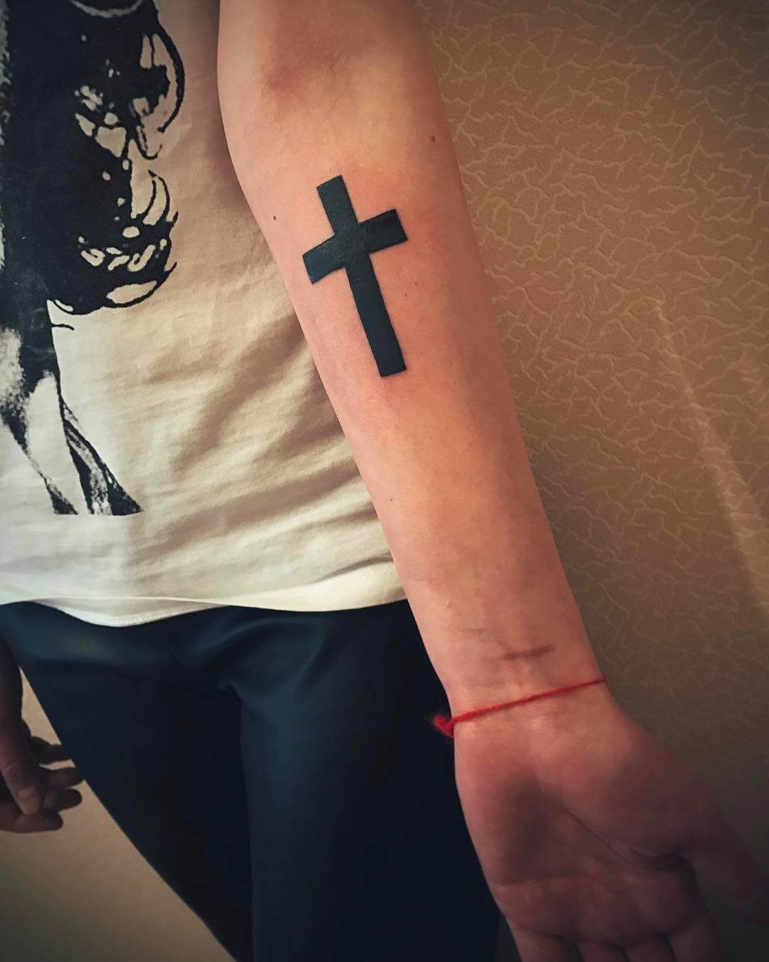 Крест на руке