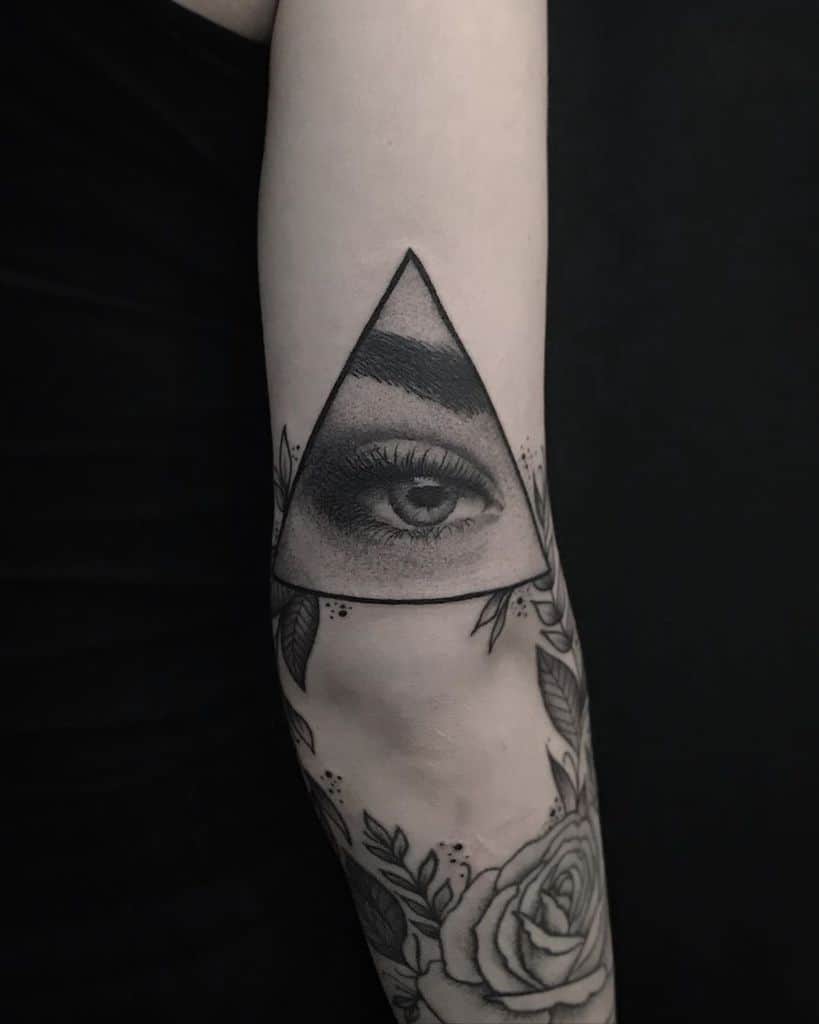 Глаз в треугольнике