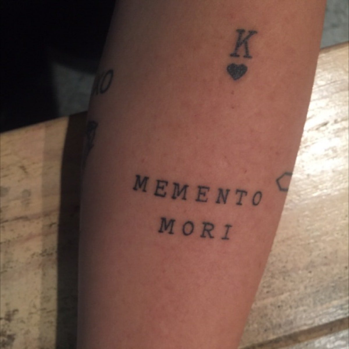 Memento Mori тату на руке