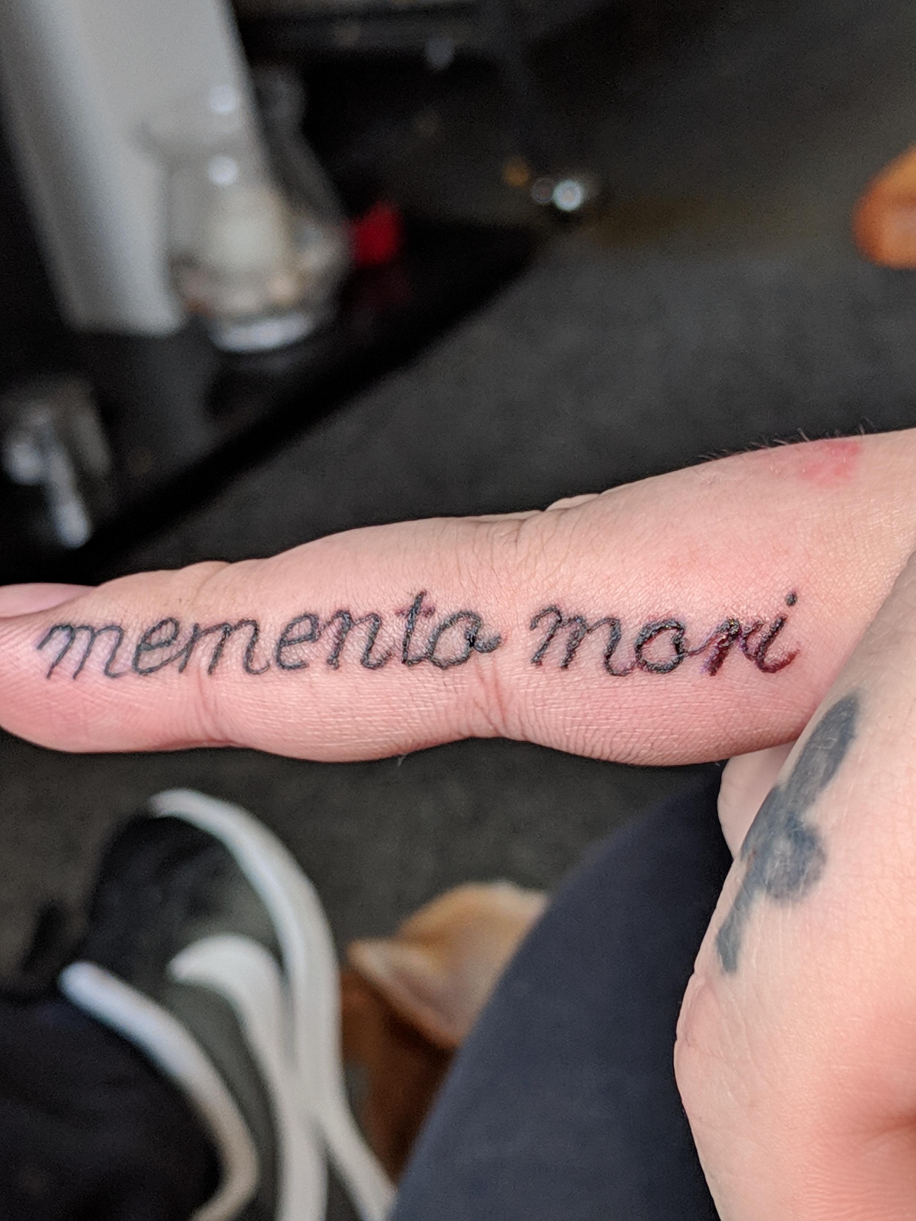 Татуировка Memento vivere
