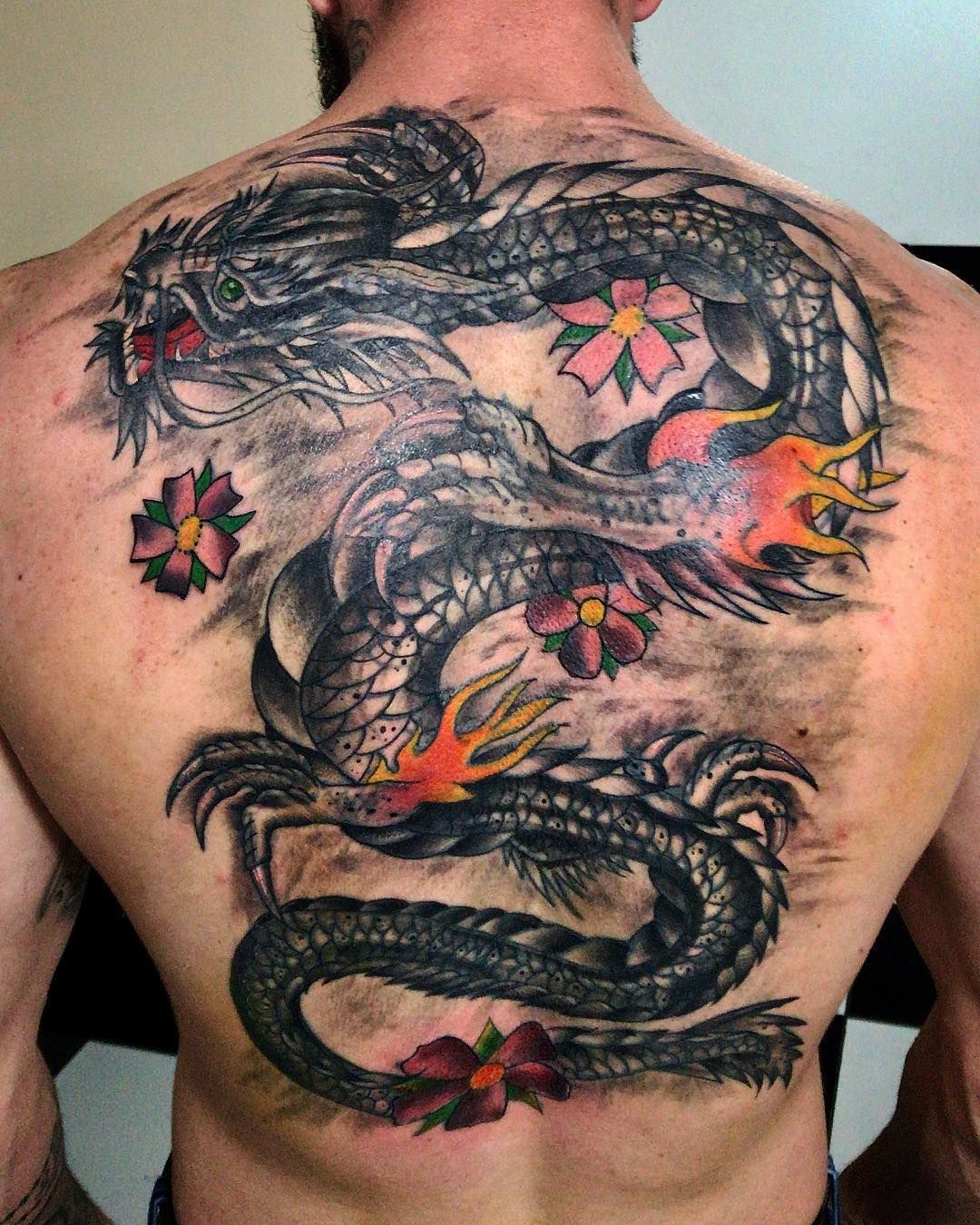 Китайский дракон тату на спине мужские