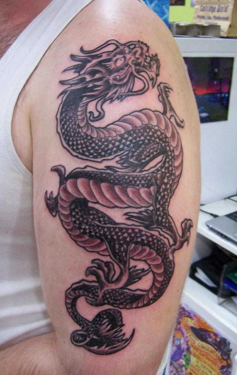 Тату китайский дракон на руке
