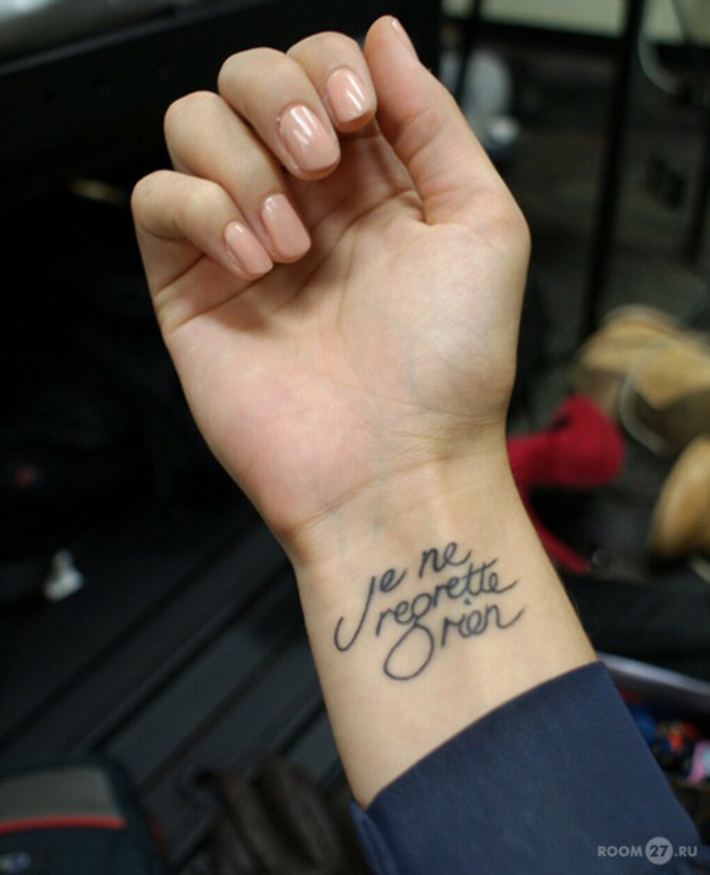 татуировки на руке с надписями женские