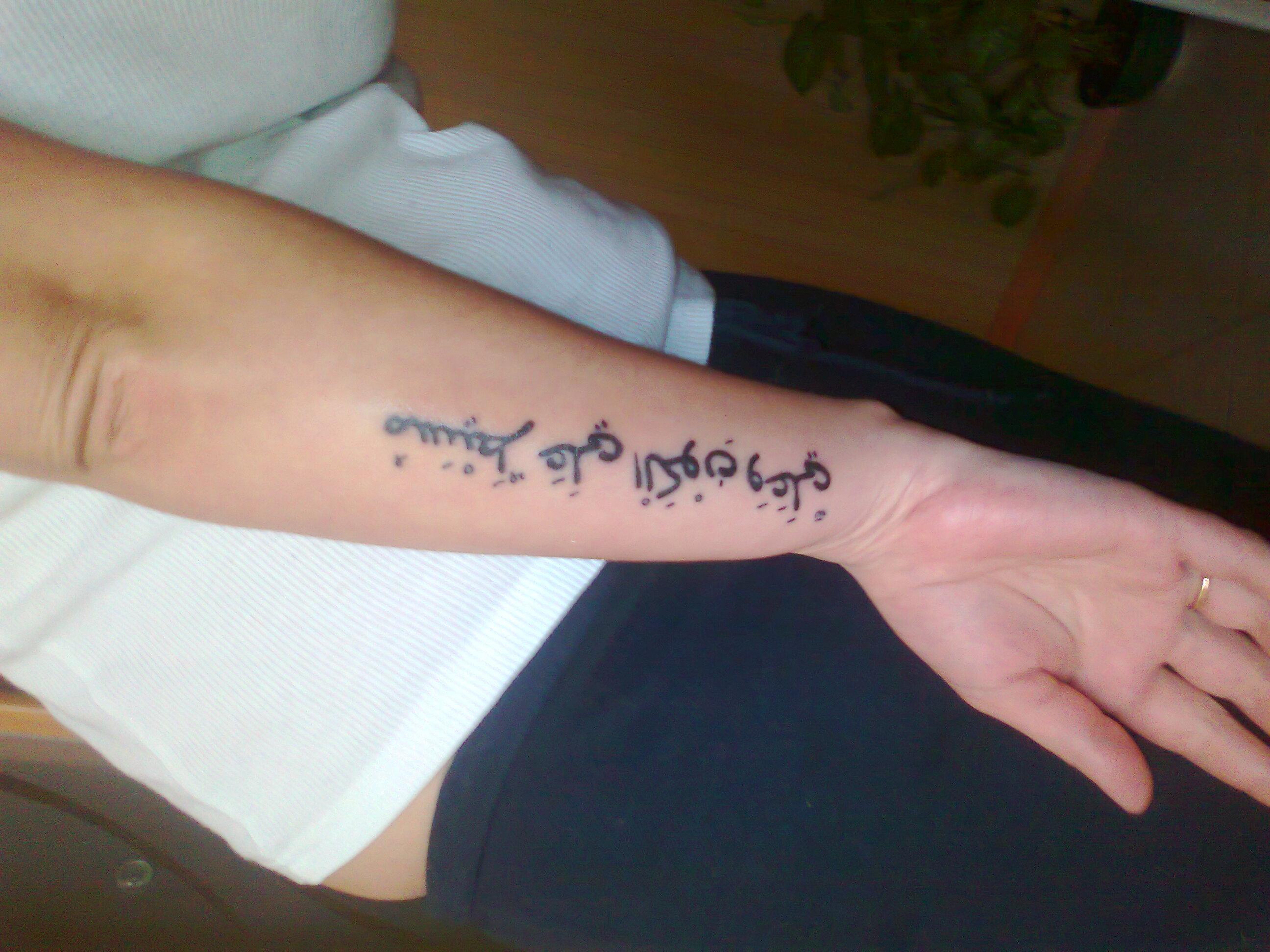 Татуировки надписи на руке на арабском