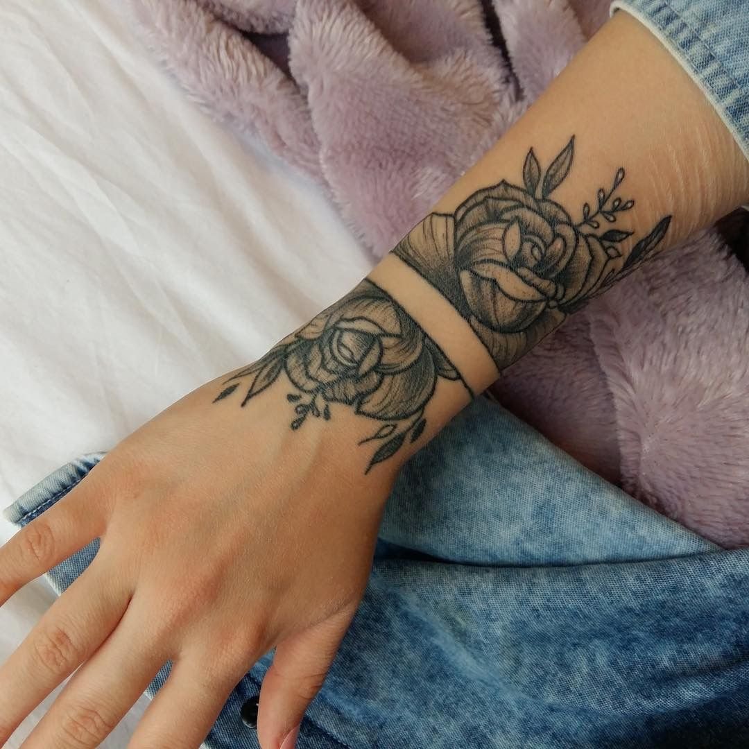 Татуировки на запястье женские
