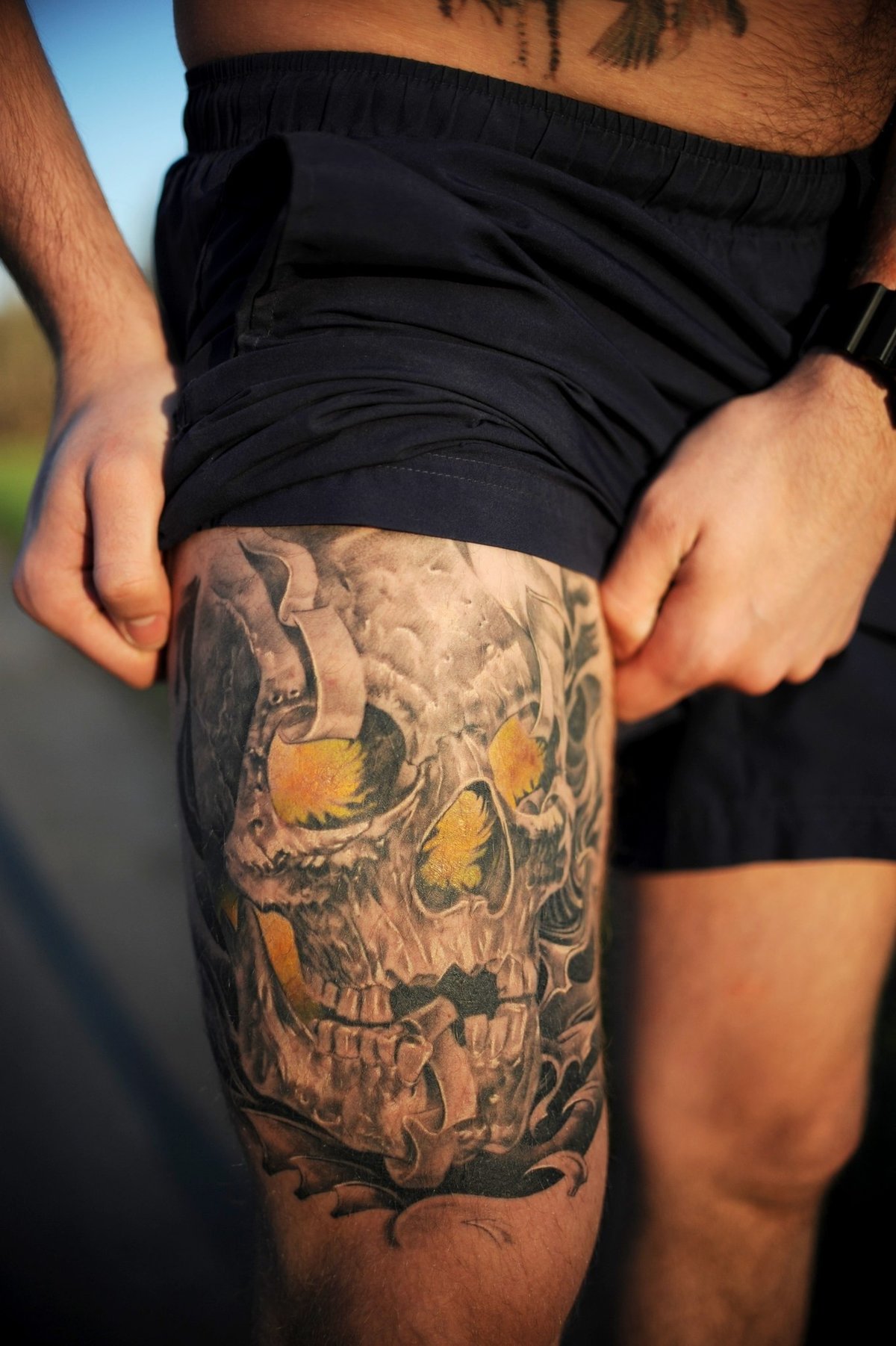 Татуировка на ляшке у мужчин